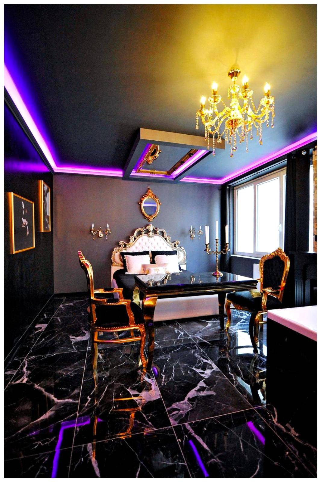 Espace dînatoire et lit sur sol en marbre noir - La majestueuse, SPA XXL, Day use, Suite de luxe, 5 min centre