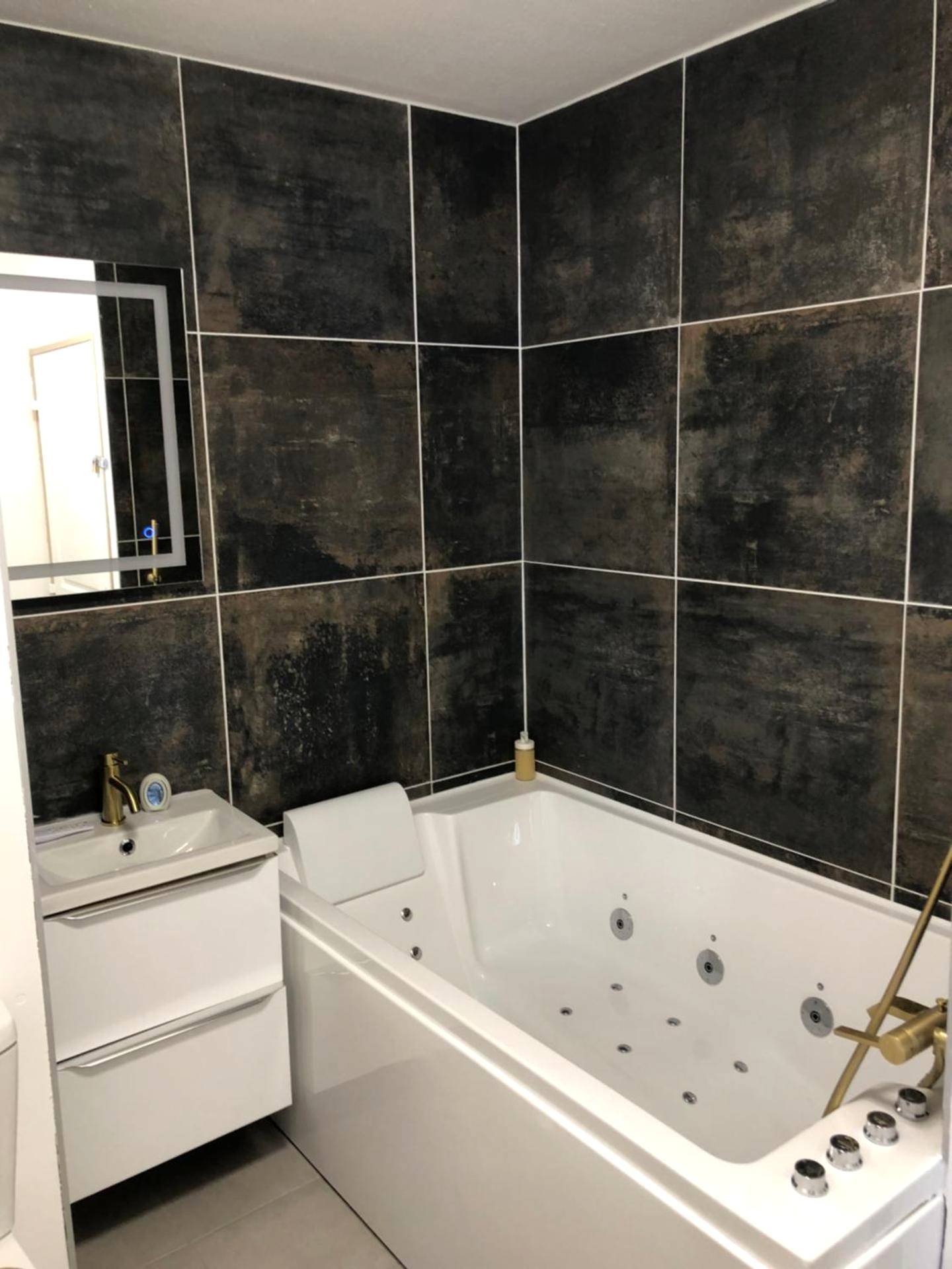 Photo du logement - Love room Malt&SPA jacuzzi privatif