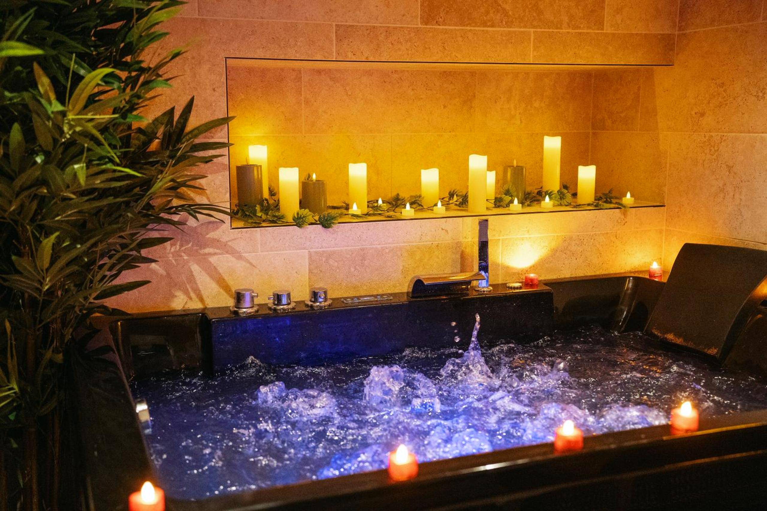 Vue principale - Love Room Tarare - Mana Suite - Appartement de luxe avec Jacuzzi XXL