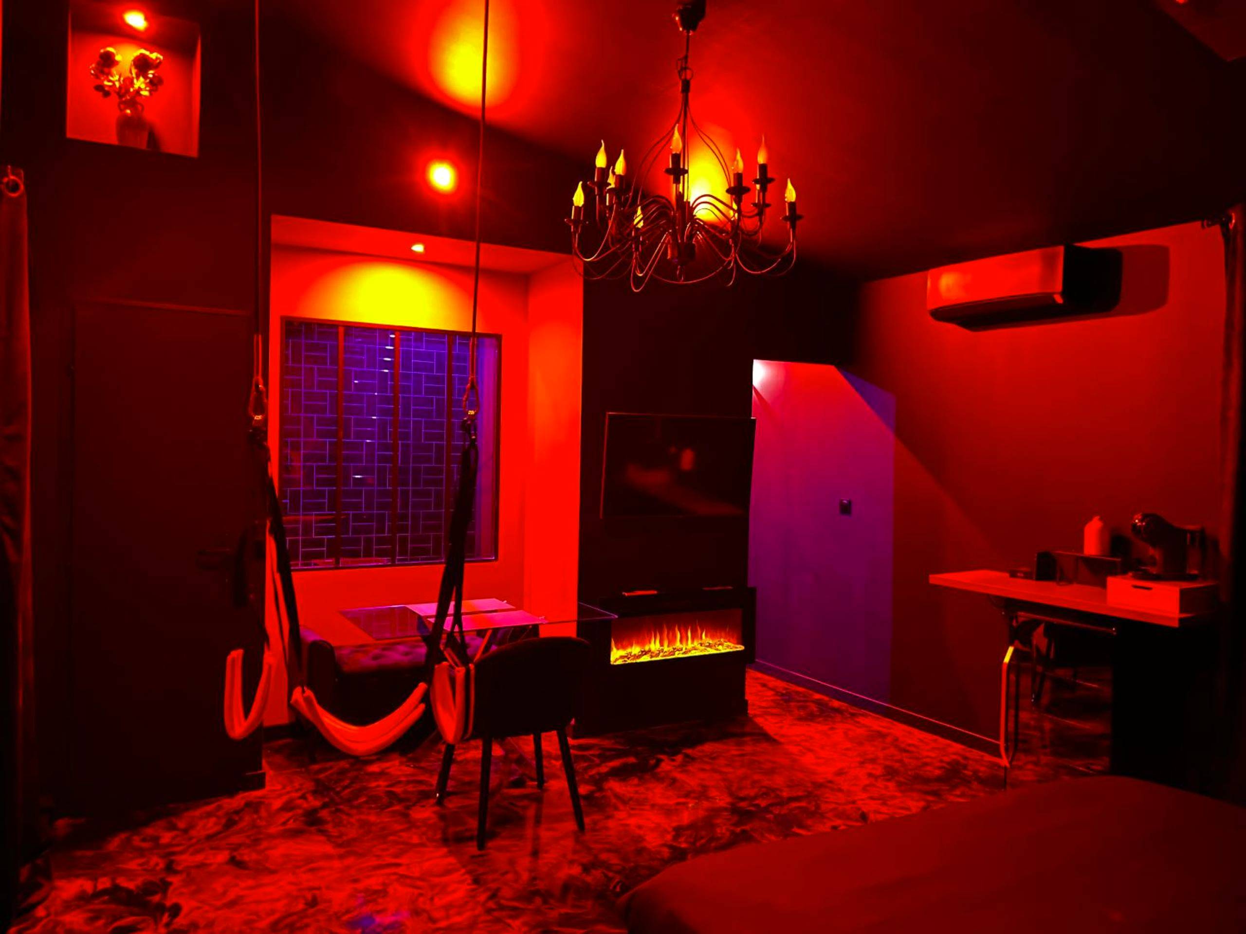 Suite romantique avec balançoire et cheminée - Le Maquis Rooms