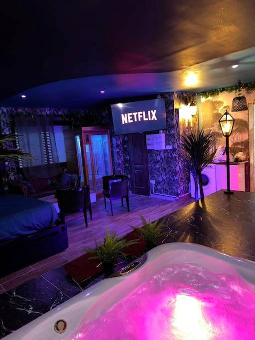 Photo du logement - Marbella Logement privatif - Jacuzzi - Sauna - La Valette - du - Var