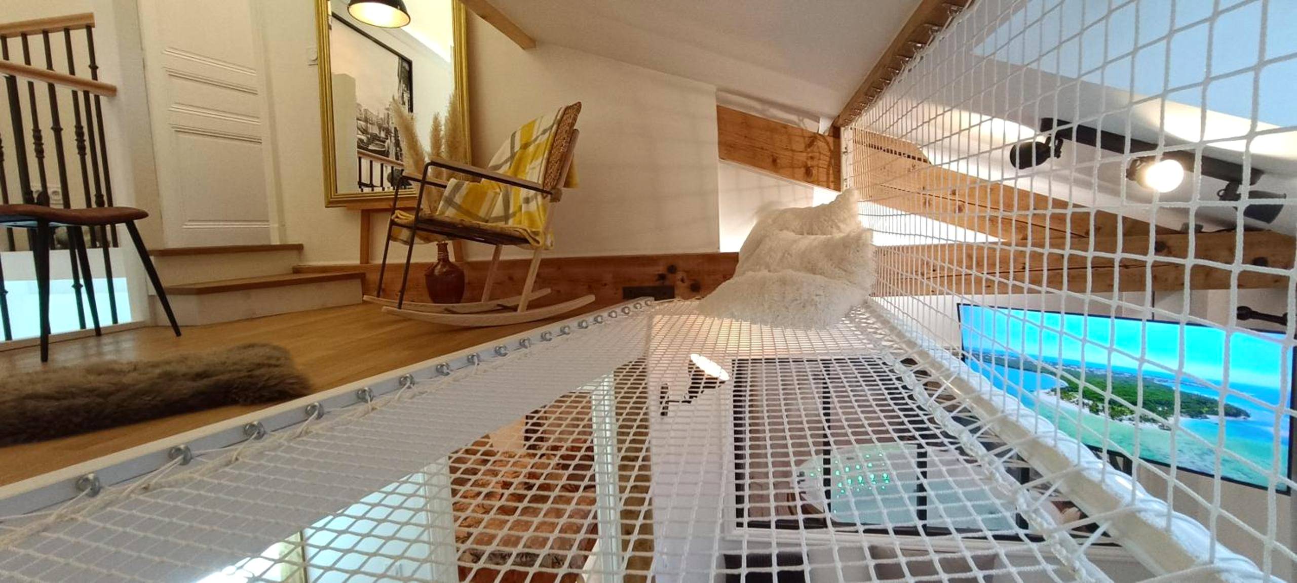 Filet de détente suspendu en mezzanine - Le Maréchal Duplex - Appartement avec Jacuzzi - CAEN hyper Centre