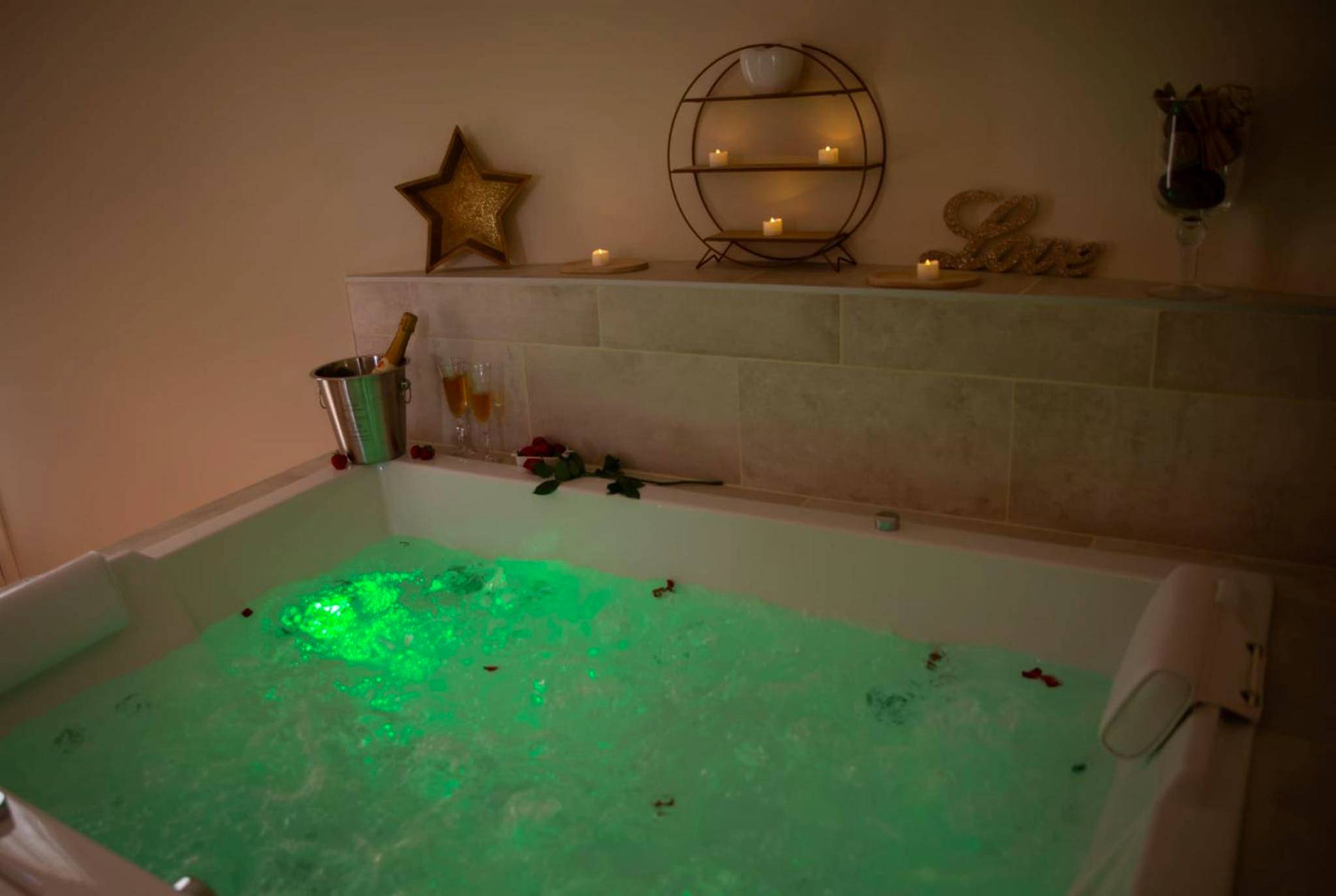 Photo du logement - Le Mas aux Amoureux , Suite Romantique et Spa