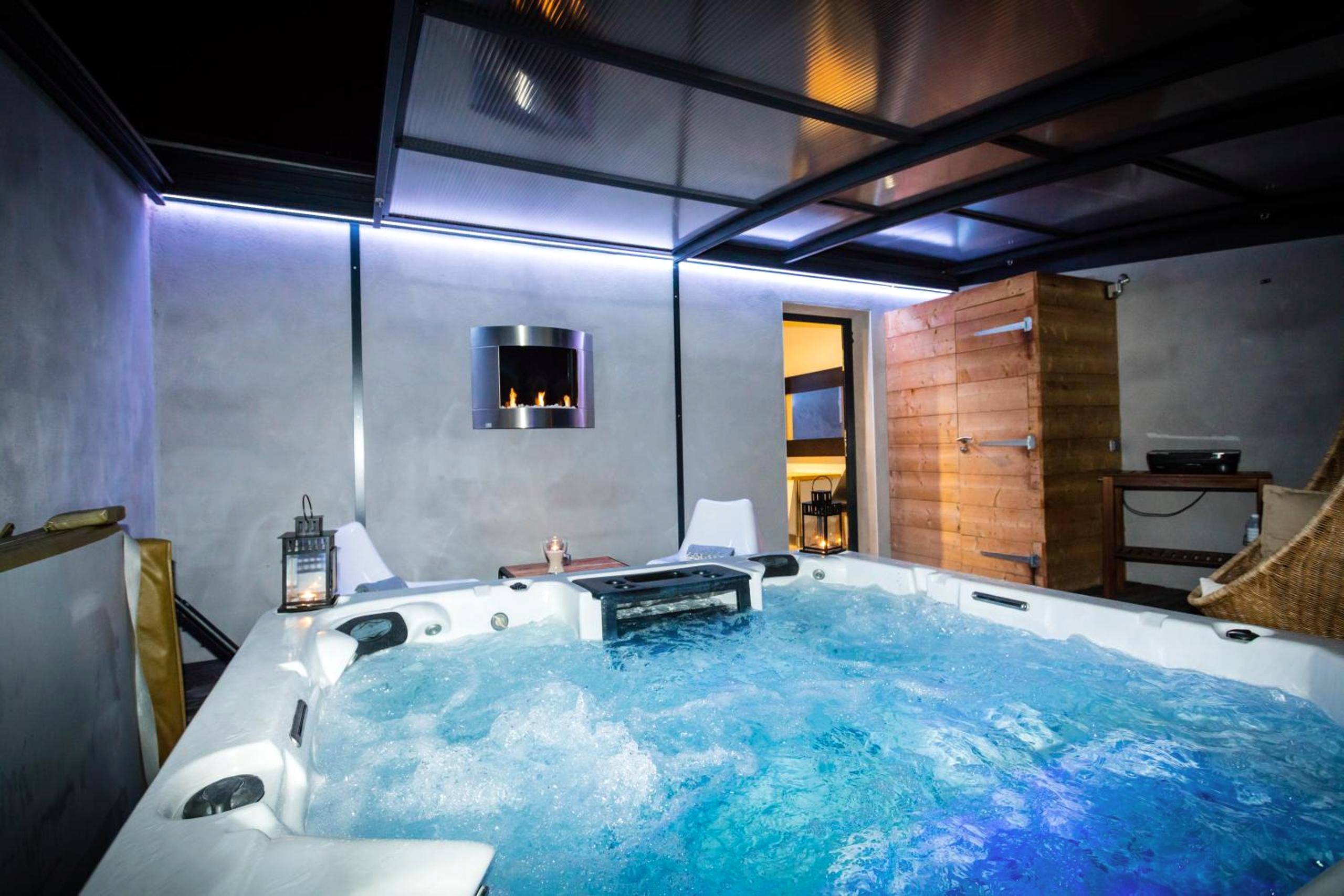 Vue principale - Love Room Aigues - Mortes - Chambres d'hotes Deluxe Jacuzzi Mas de l'Etoile
