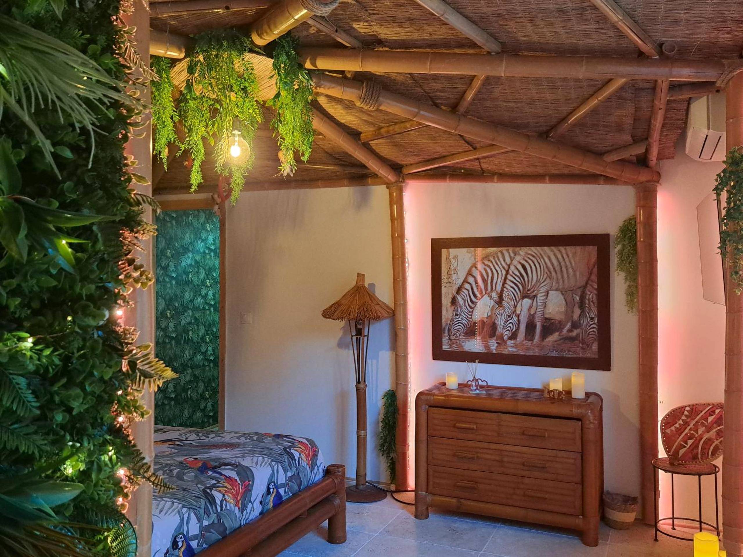 Photo du logement - Gîtes Mas des rochers - Case bambou avec Spa