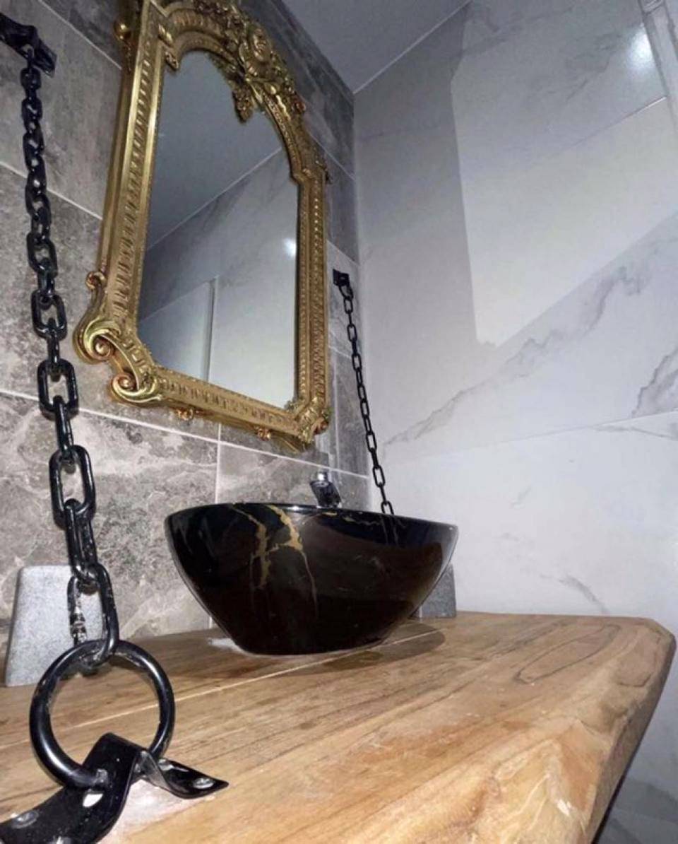 Vasque noire marbrée et miroir doré baroque - Medusa spa 34