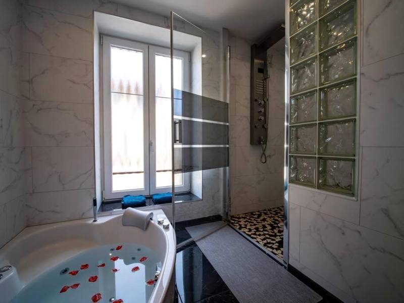 Photo du logement - Méga Jeanne d'Arc Billard Baby Foot en option Escape Game Logements Insolites