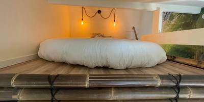 Lit en mezzanine avec structure en bambou - Memories Loft and Spa - Paris
