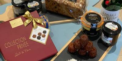 Plateau de gourmandises et chocolats - Le Menhir Jacuzzi Lit 200x200