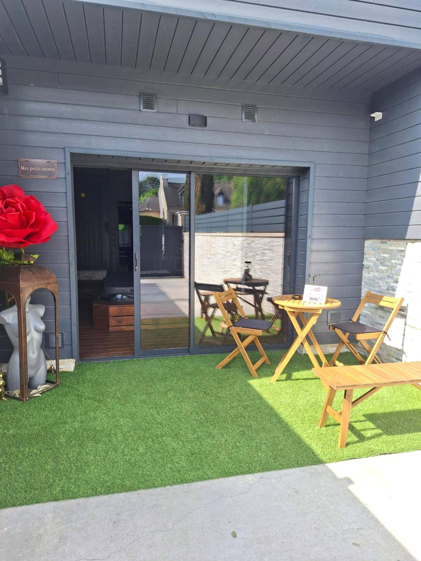 Photo du logement - love room mes petits secrets miniac morvan avec jacuzzi privatif