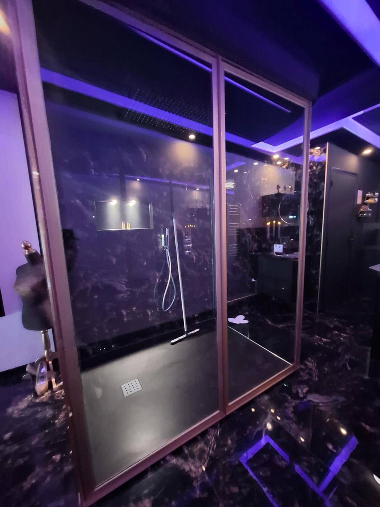 Photo du logement - love room mes petits secrets miniac morvan avec jacuzzi privatif