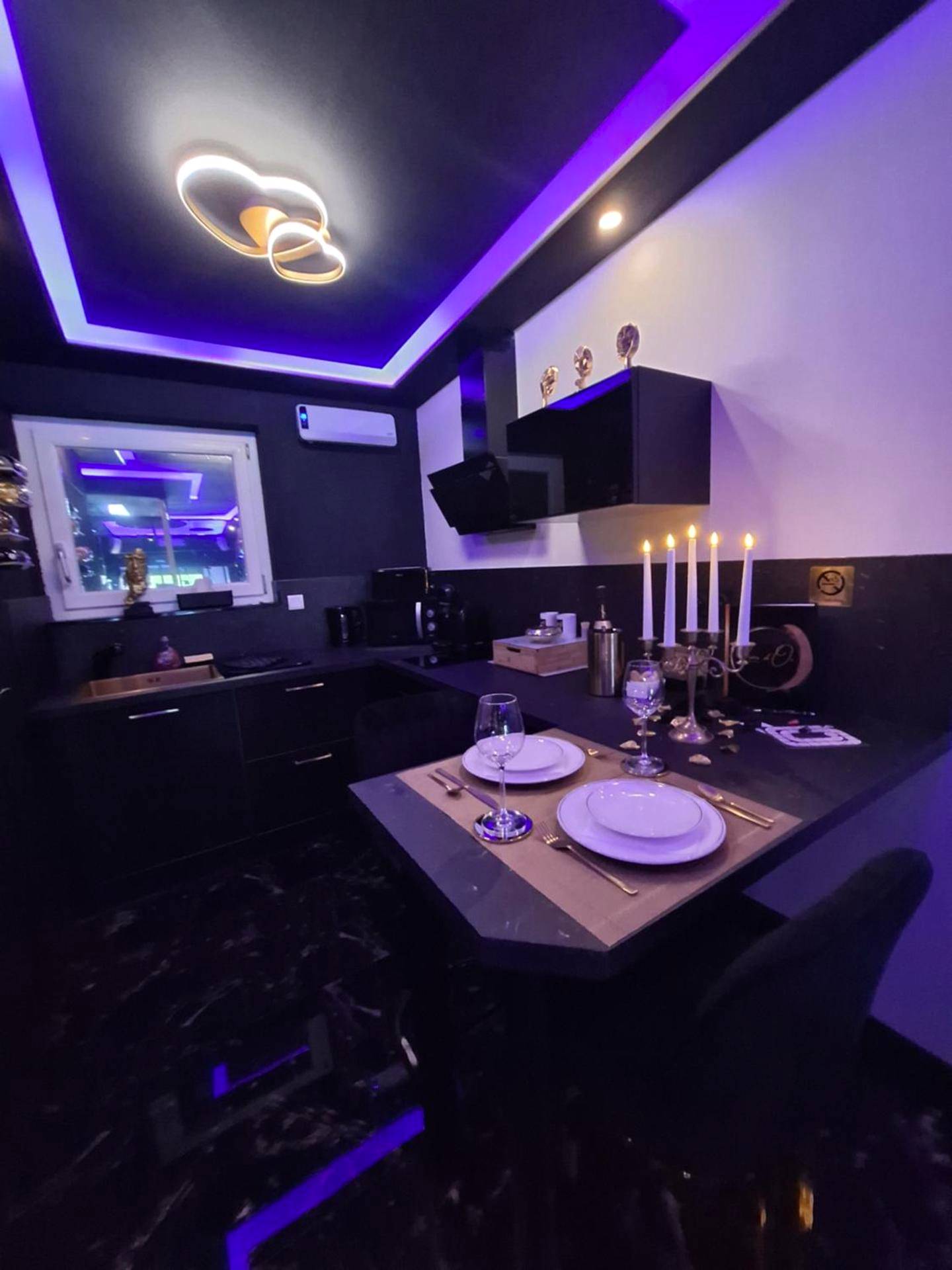 Photo du logement - love room mes petits secrets miniac morvan avec jacuzzi privatif