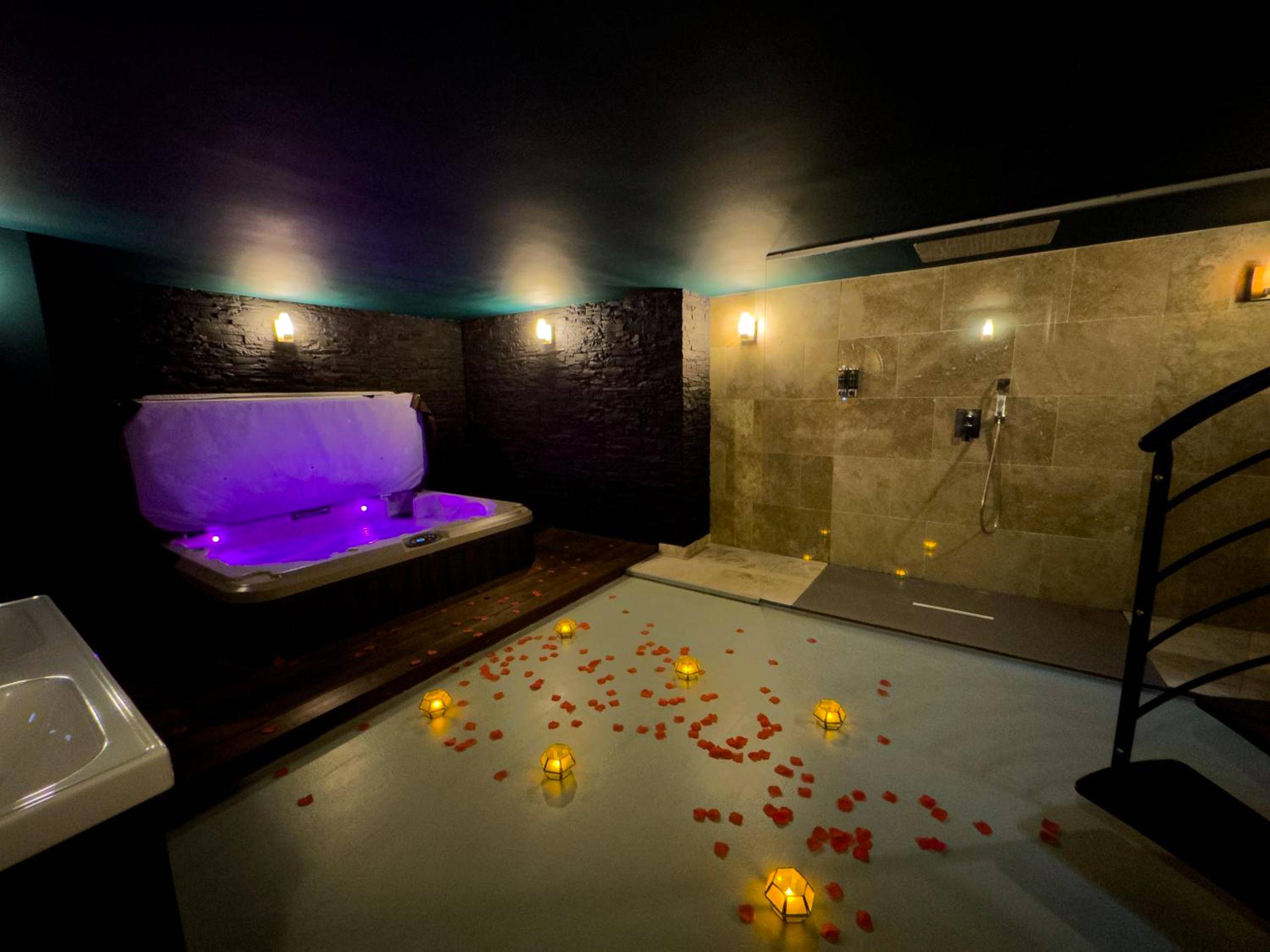 Photo du logement - Mieuxqualhotel jacuzzi privatif Velvet Desire