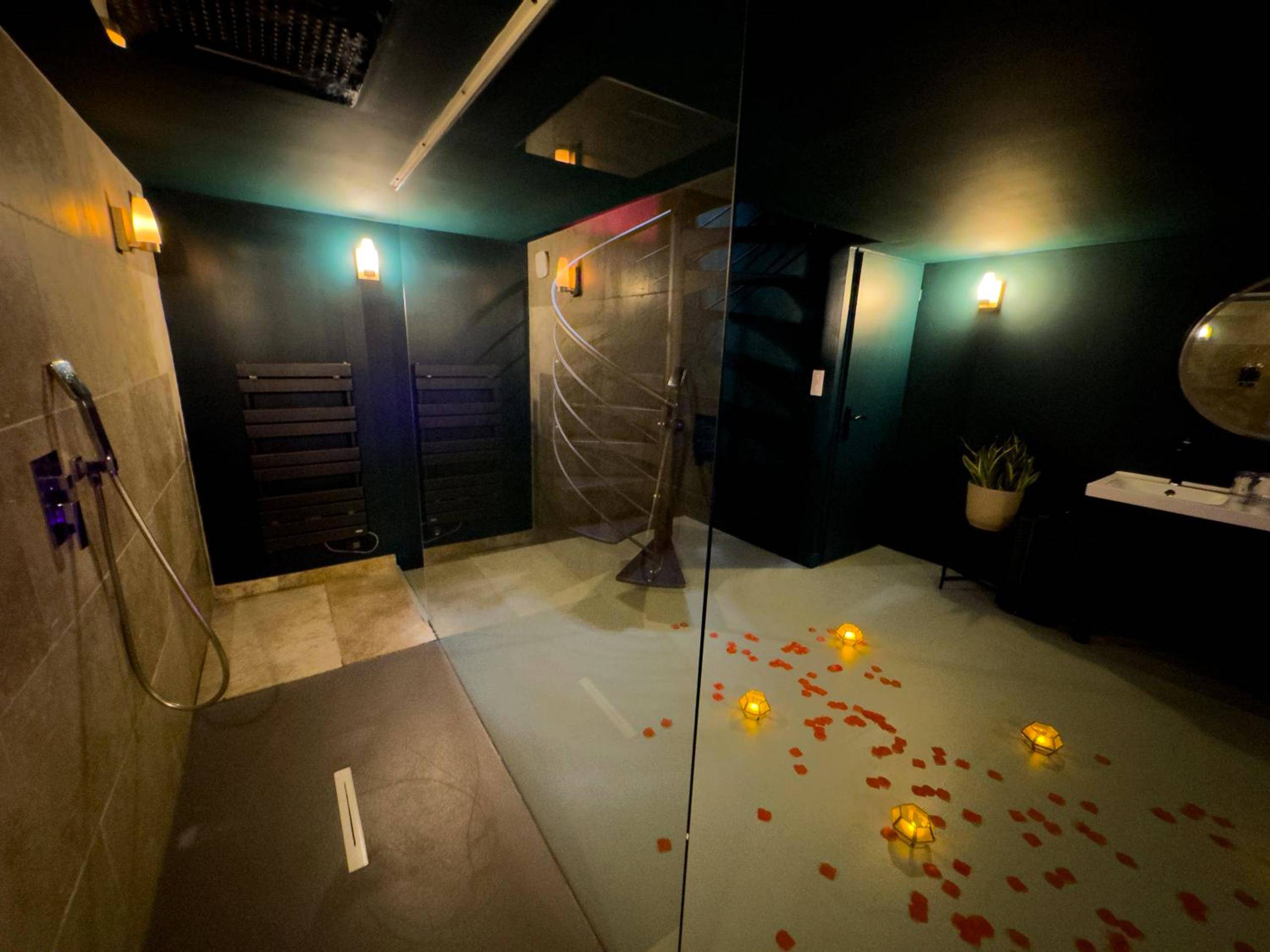 Photo du logement - Mieuxqualhotel jacuzzi privatif Velvet Desire - Bordeaux