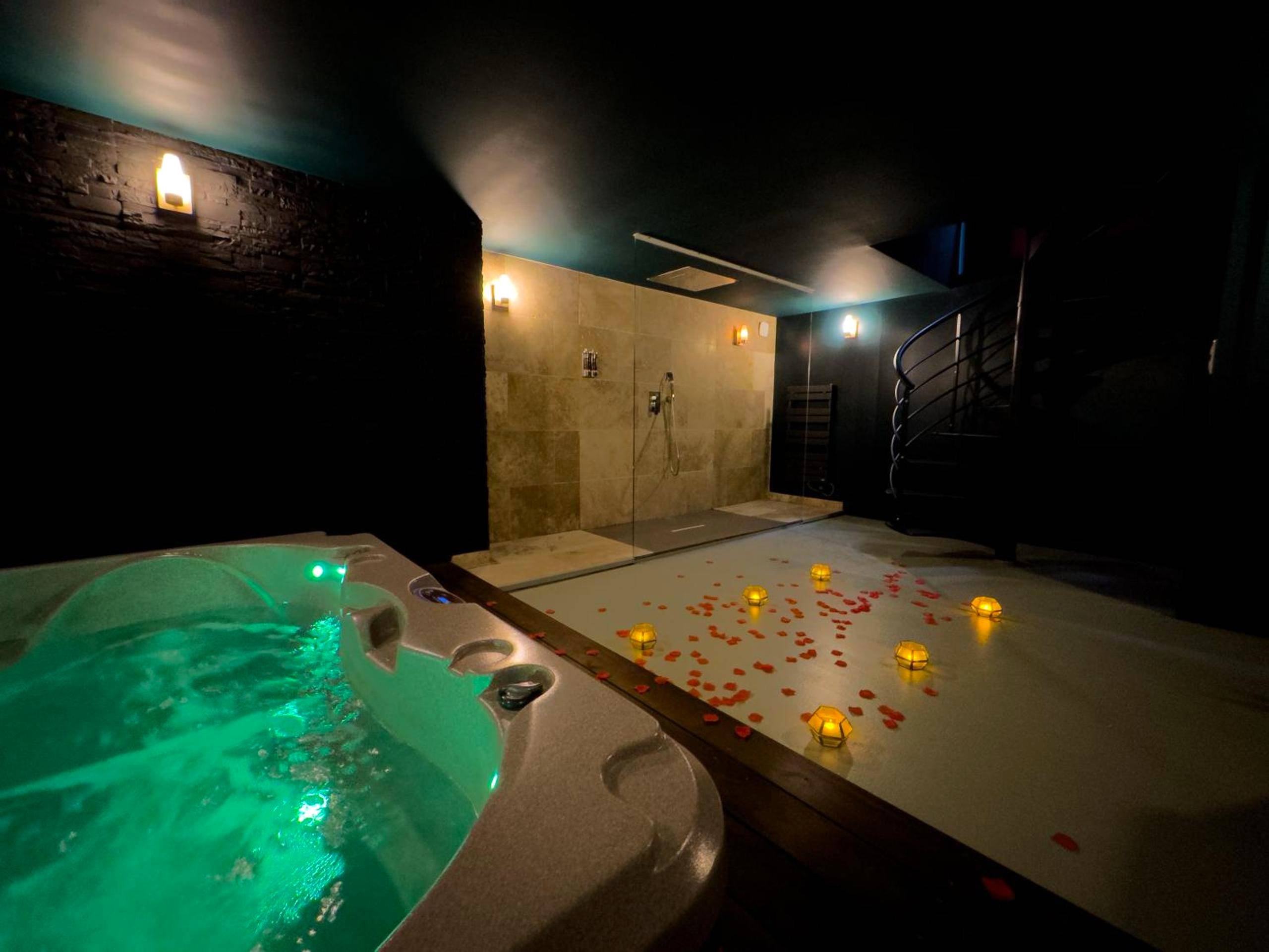 Photo du logement - Mieuxqualhotel jacuzzi privatif Velvet Desire