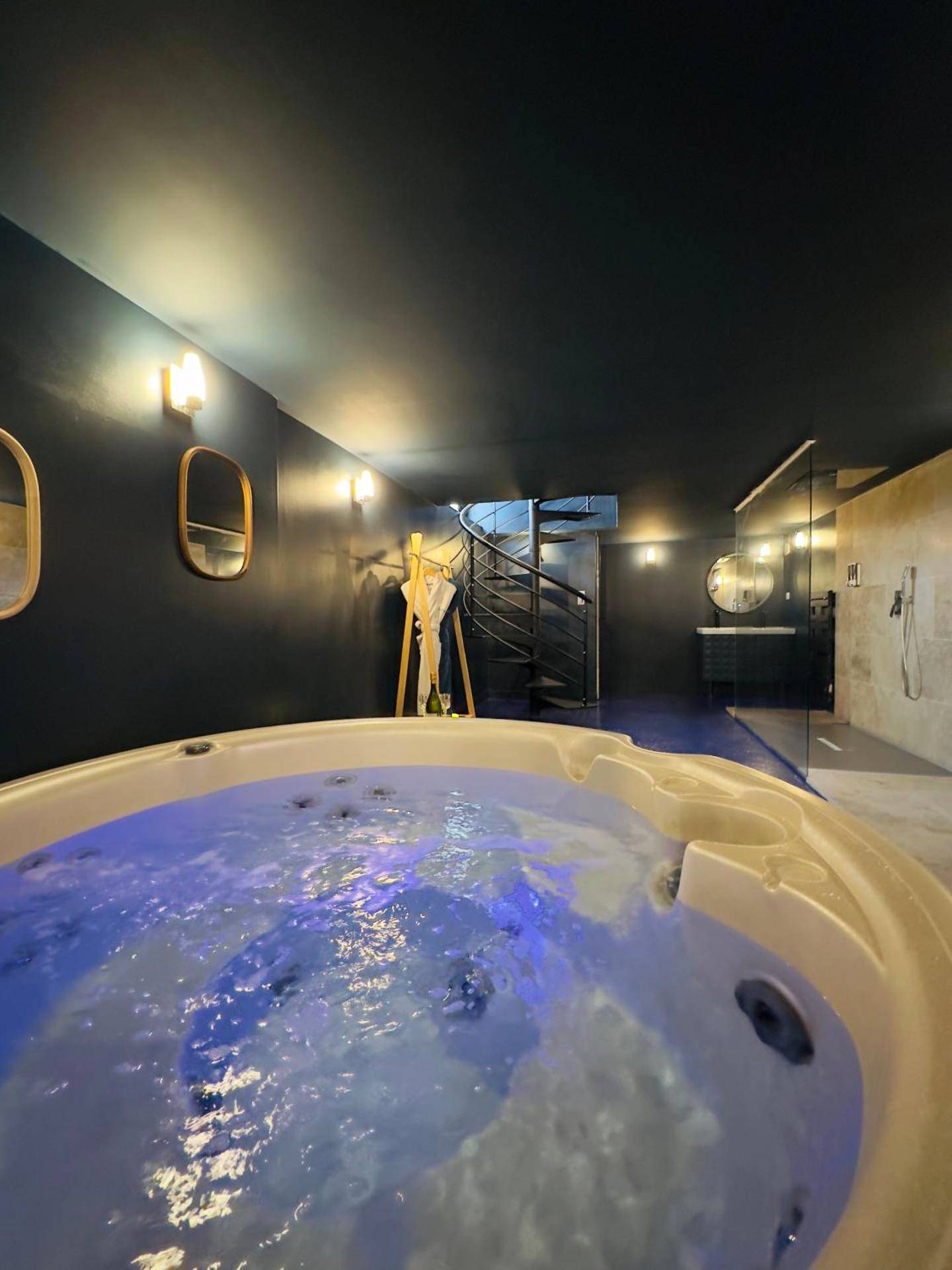 Vue du logement - Love Room Bordeaux - Mieuxqualhotel jacuzzi privatif La Parenthèse