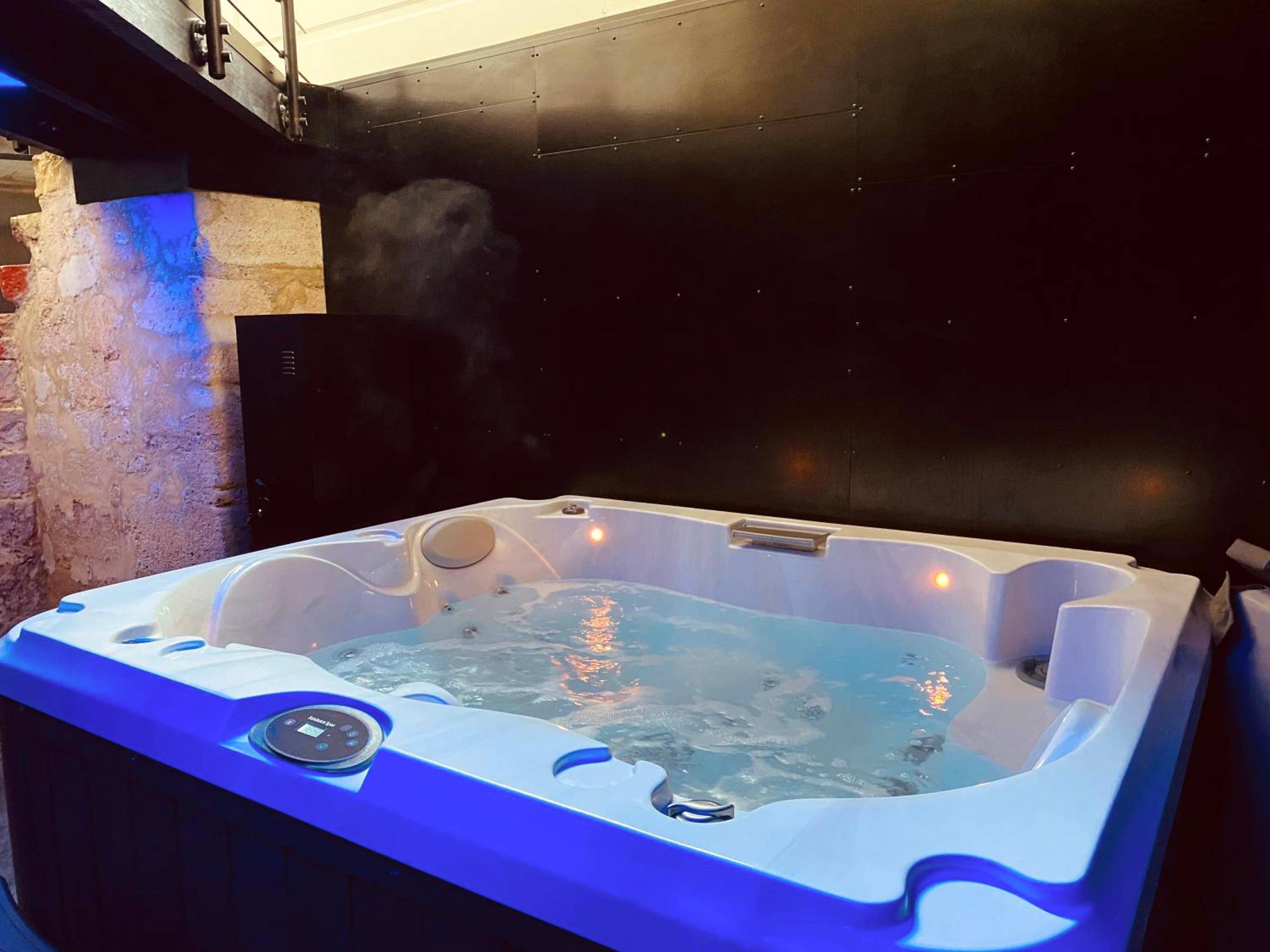 Photo du logement - Mieuxqualhotel jacuzzi privatif La retro