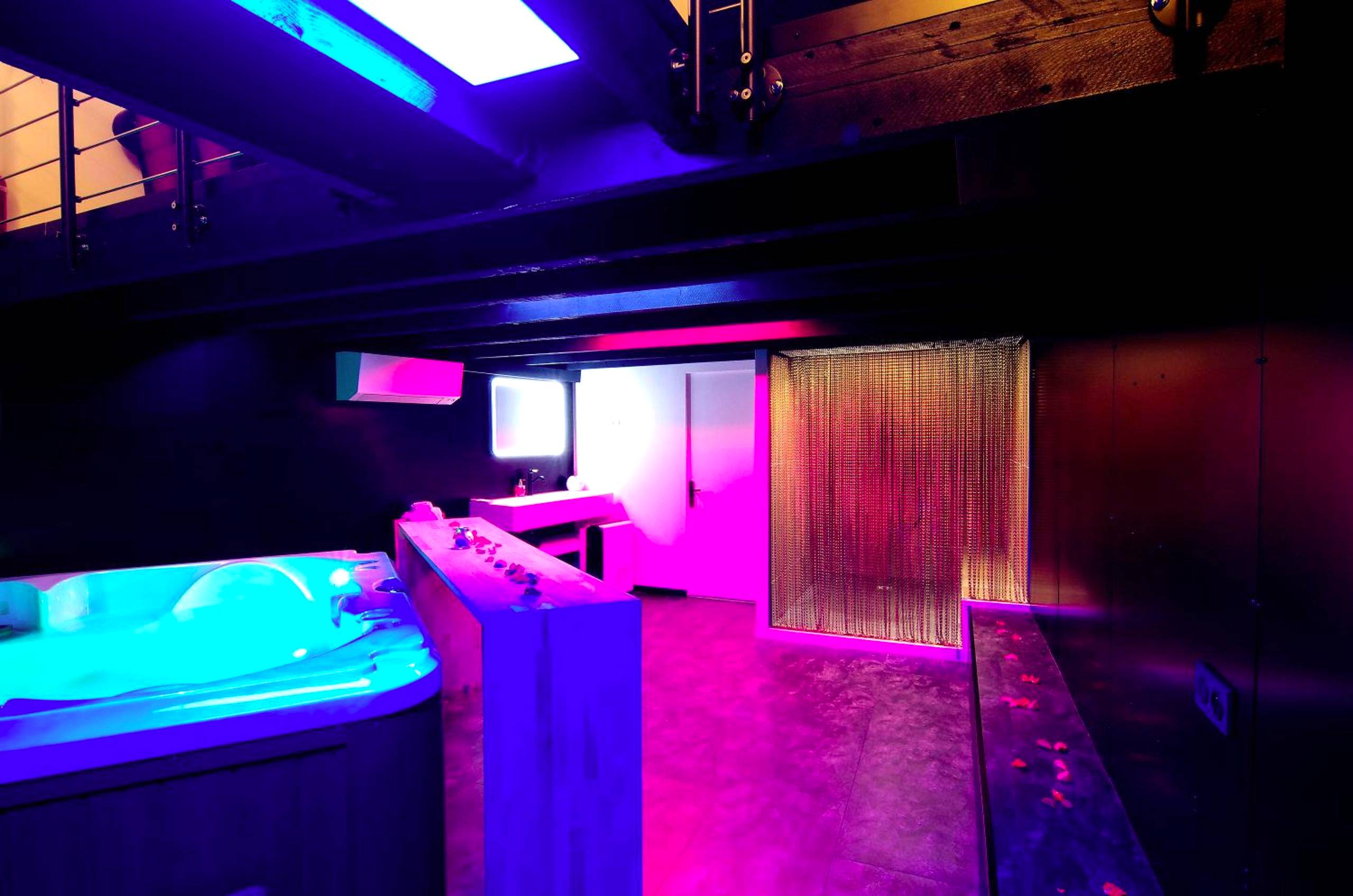 Photo du logement - Mieuxqualhotel jacuzzi privatif La retro - Bordeaux