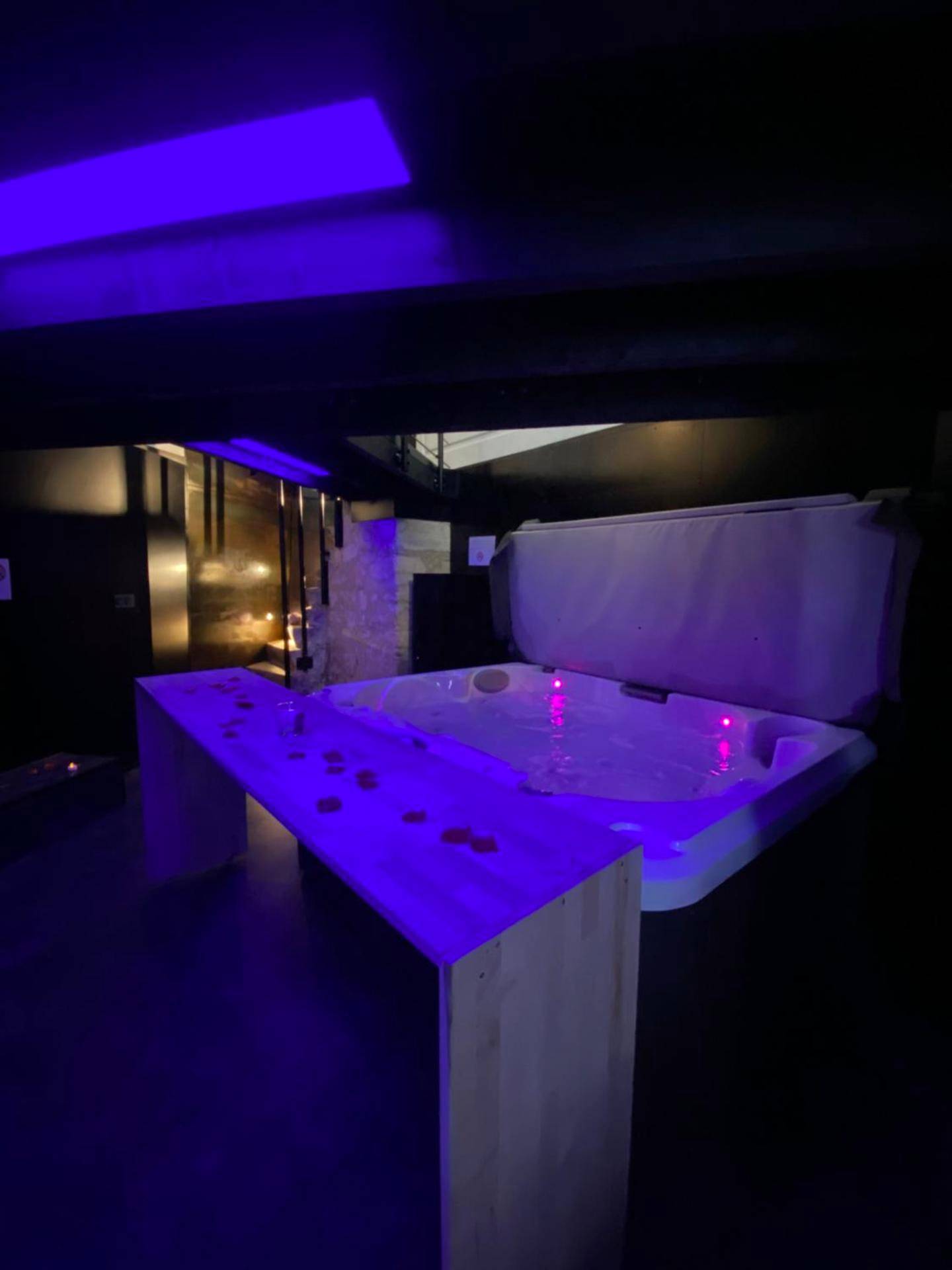 Photo du logement - Mieuxqualhotel jacuzzi privatif La retro - Bordeaux