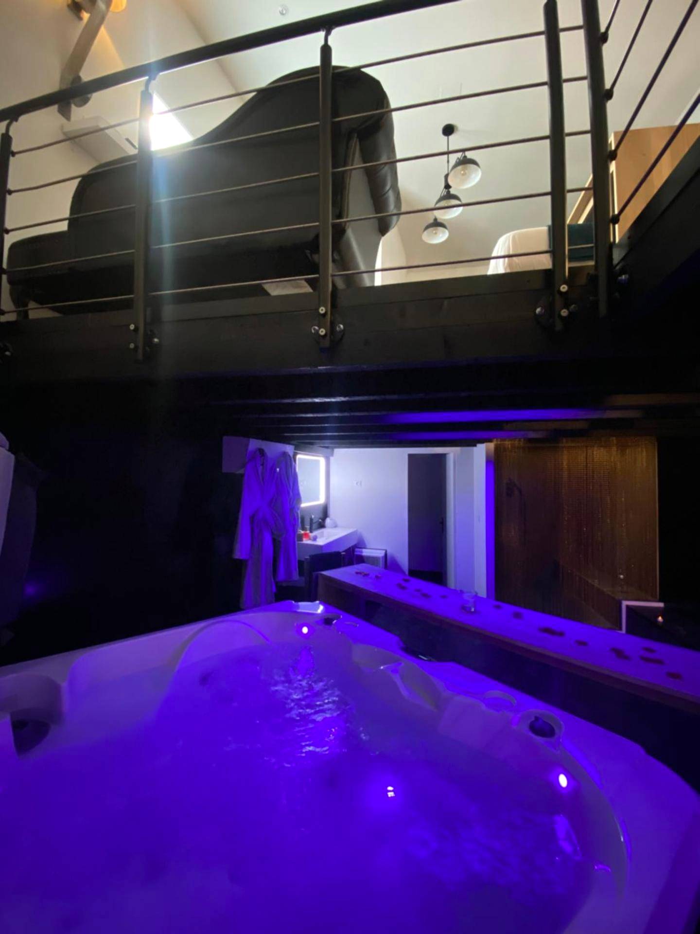 Photo du logement - Mieuxqualhotel jacuzzi privatif La retro