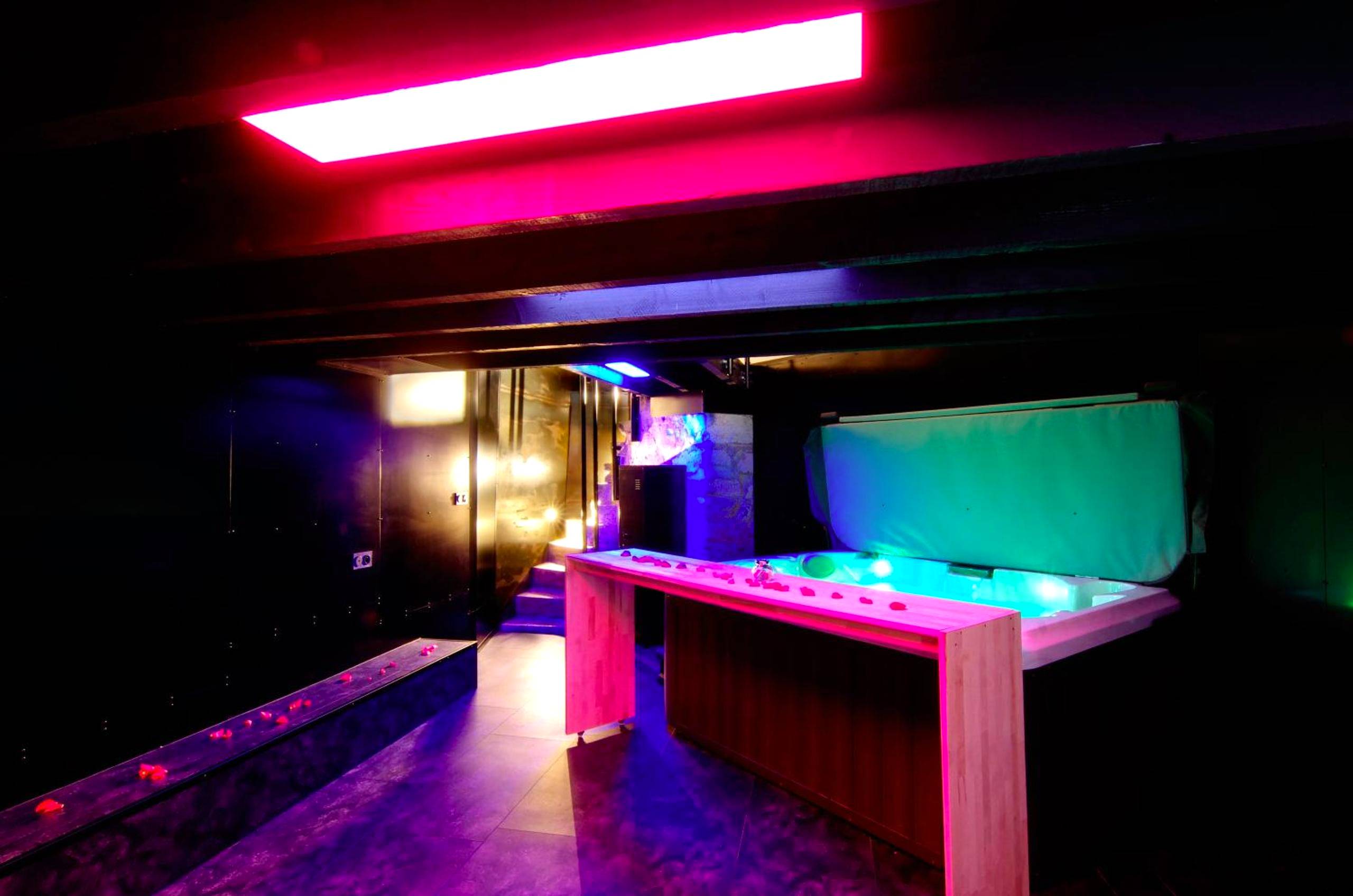 Photo du logement - Mieuxqualhotel jacuzzi privatif La retro