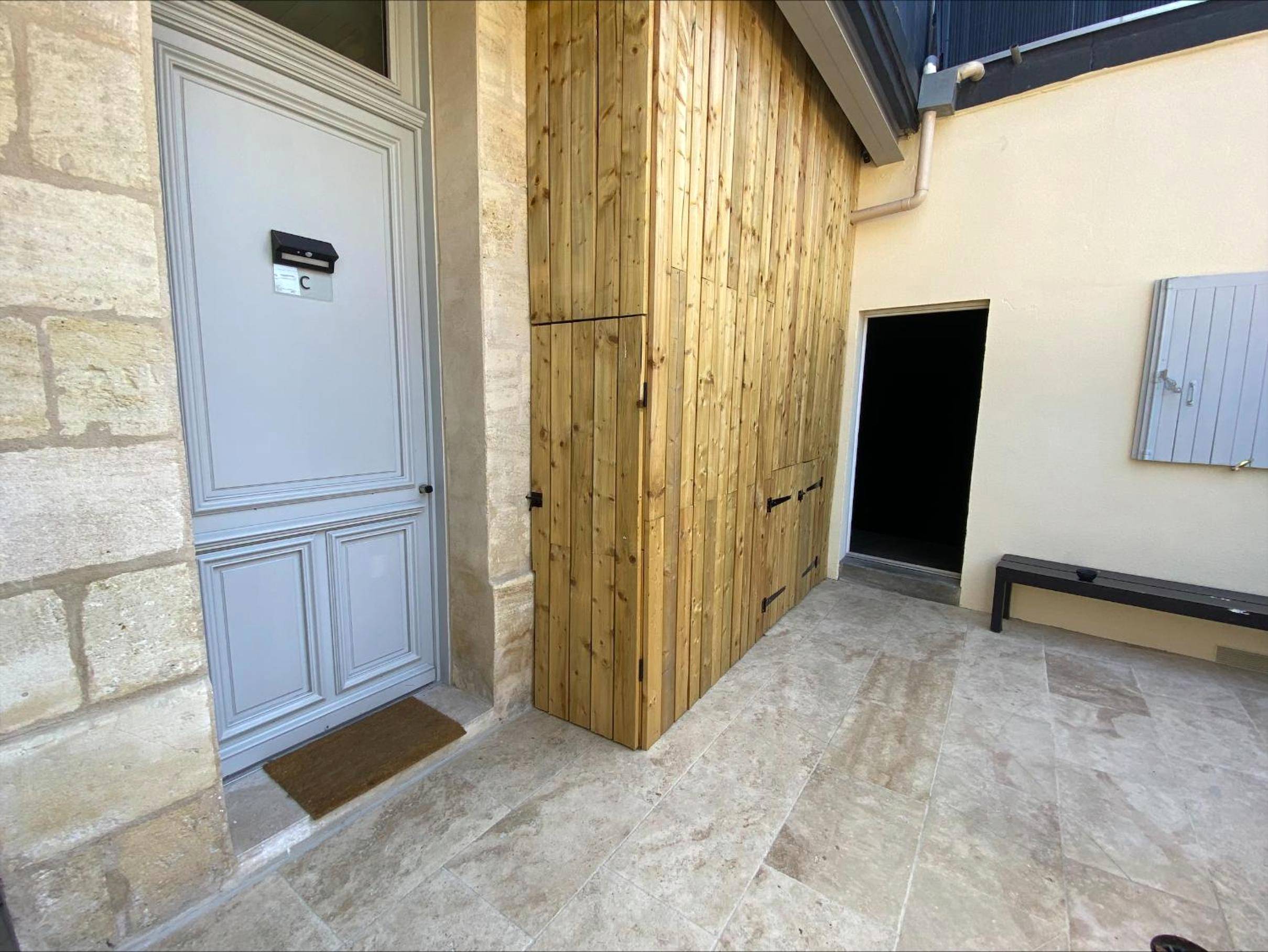 Photo du logement - Mieuxqualhotel jacuzzi privatif La retro - Bordeaux