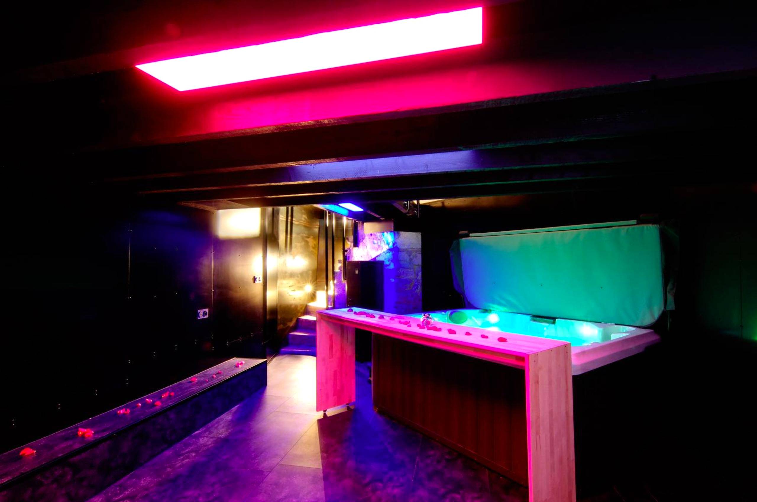 Photo du logement - Mieuxqualhotel jacuzzi privatif La retro