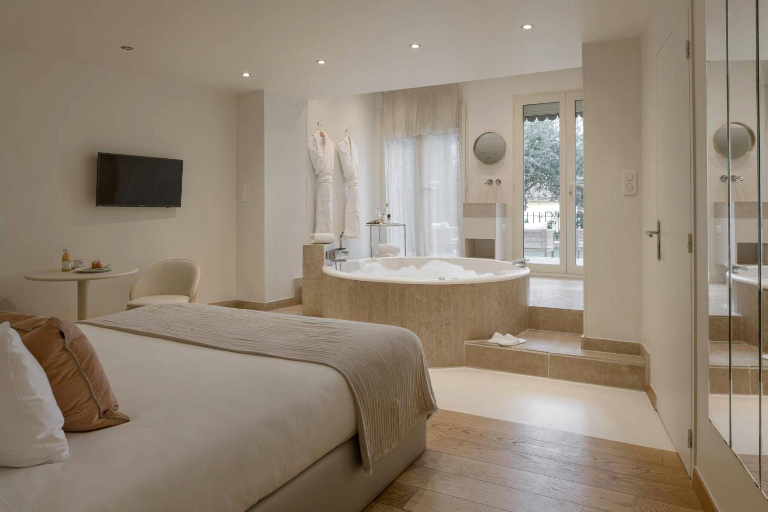 Vue principale - Love Room Lyon - MiHotel Le Gourguillon