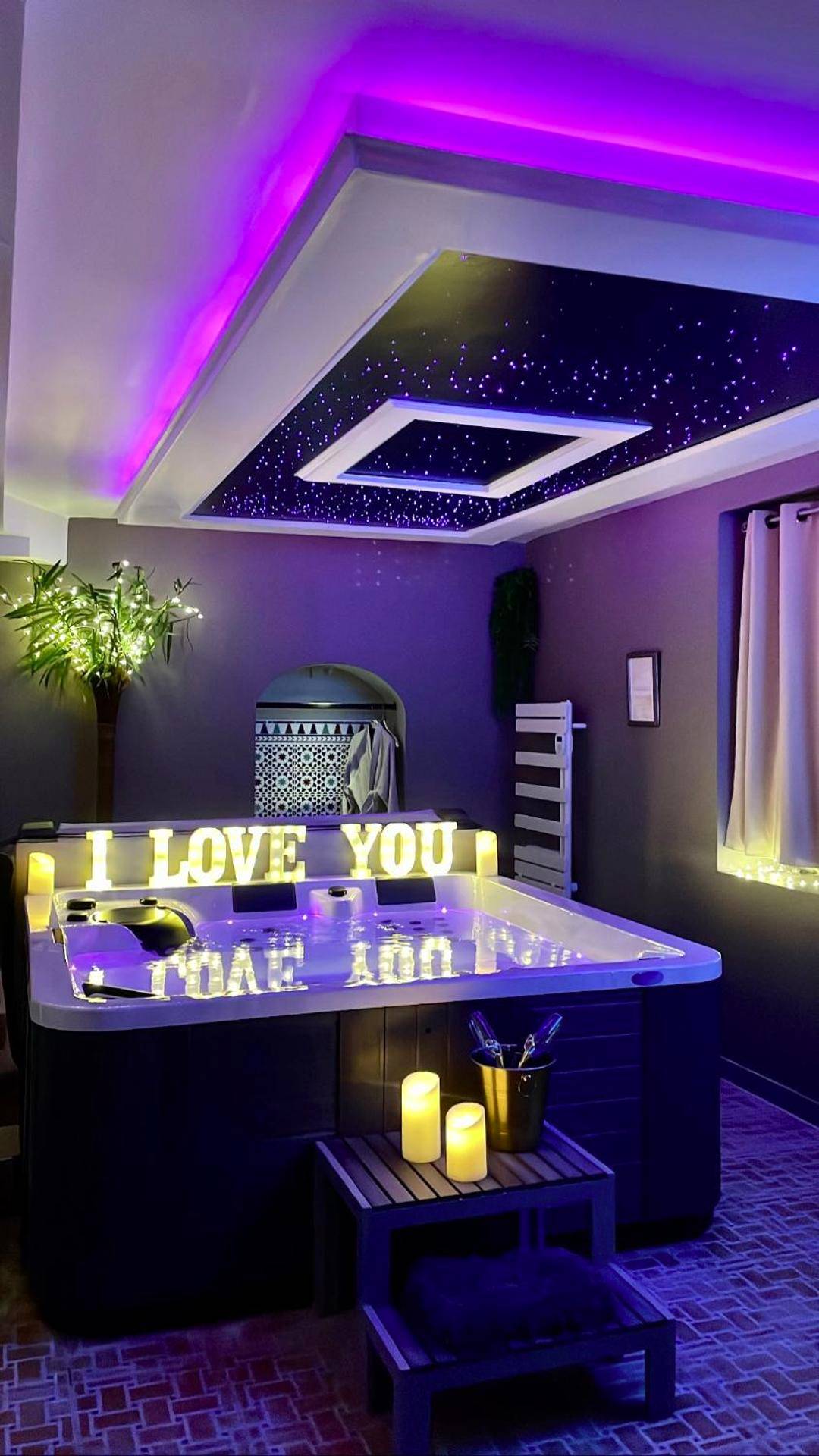 Vue principale - Love Room Saint - Étienne - au - Mont - MILLE ET UNE NUIT SPA PRIVATIF ****