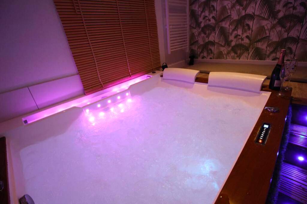 Photo du logement - Sauna et jacuzzi - Les mille et une nuits - 2km mer