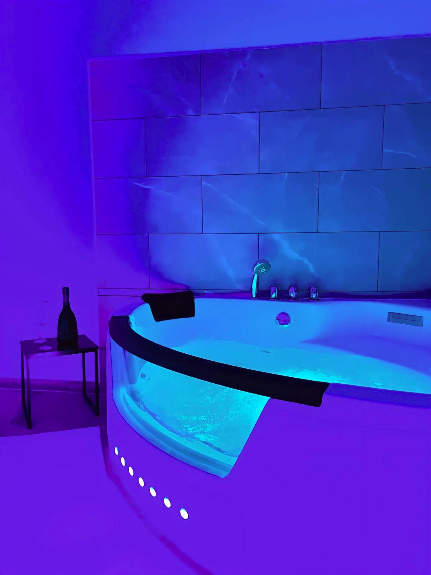 Photo du logement - Modern SPA - Cosy & Chic - JACCUZI