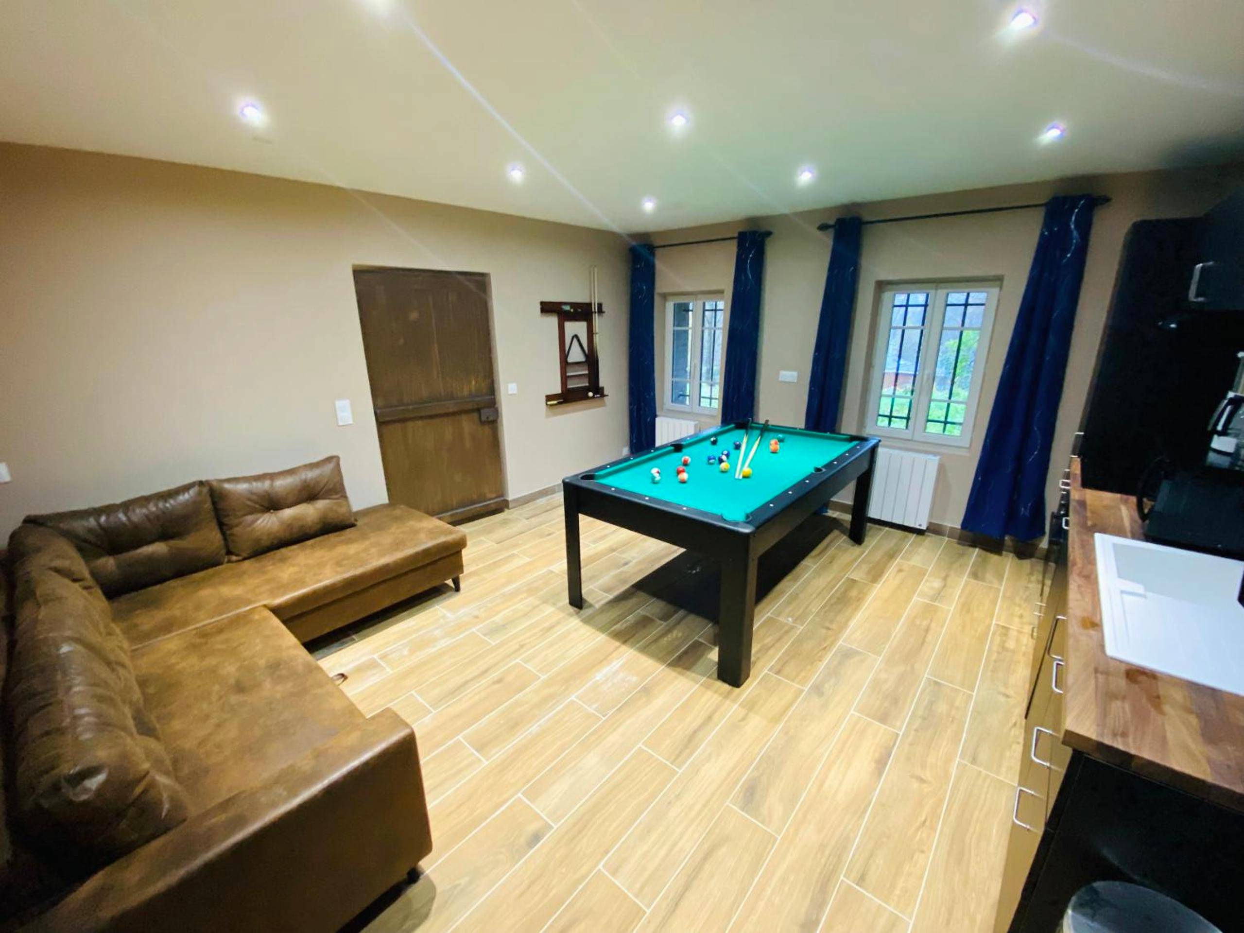 Photo du logement - Un moment hors du temps - Jacuzzi - Billard - Baby - Foot - Parking - 167 - Rouen