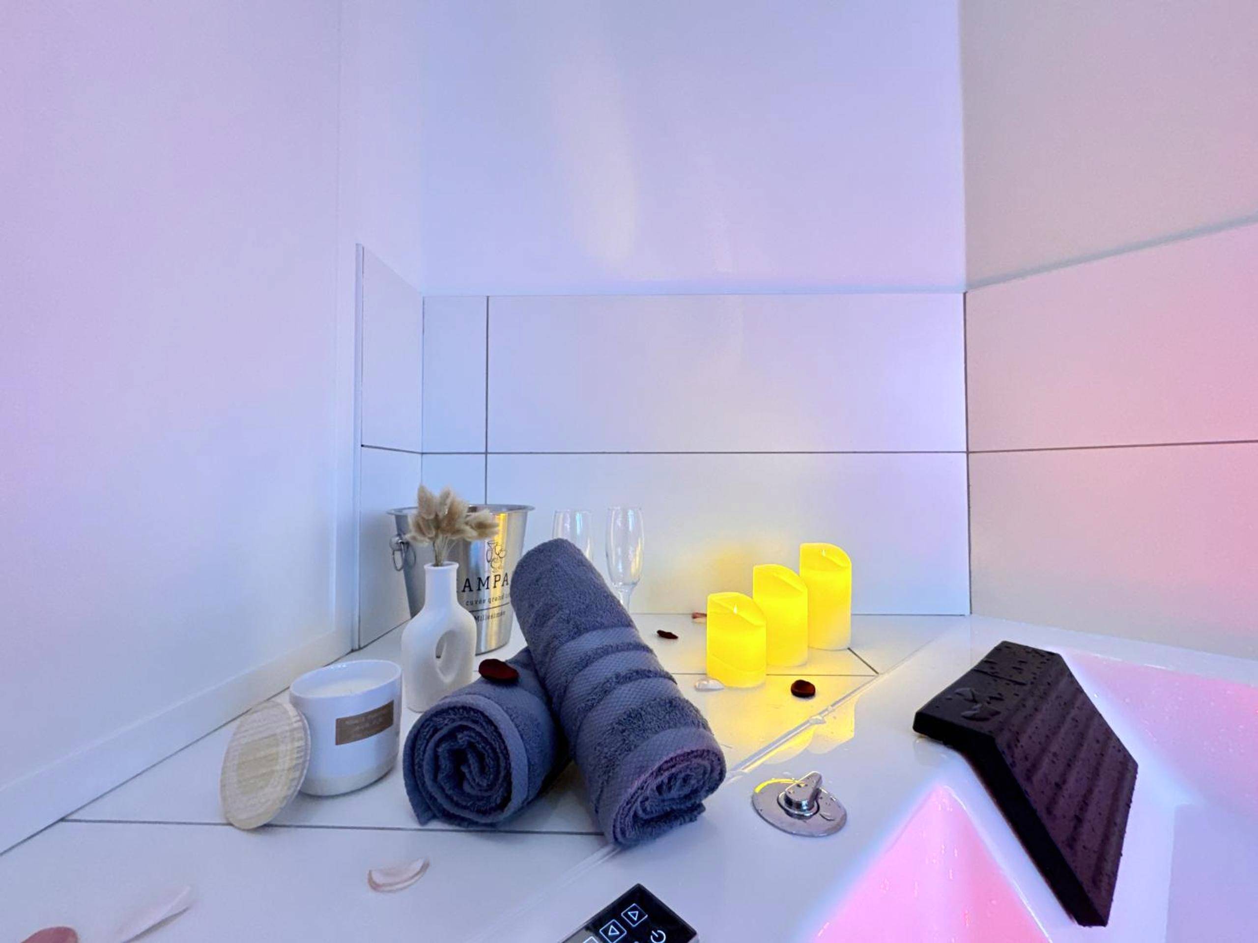 Photo du logement - Mon spa privé - Balnéo & Sauna - Le Mans insolite