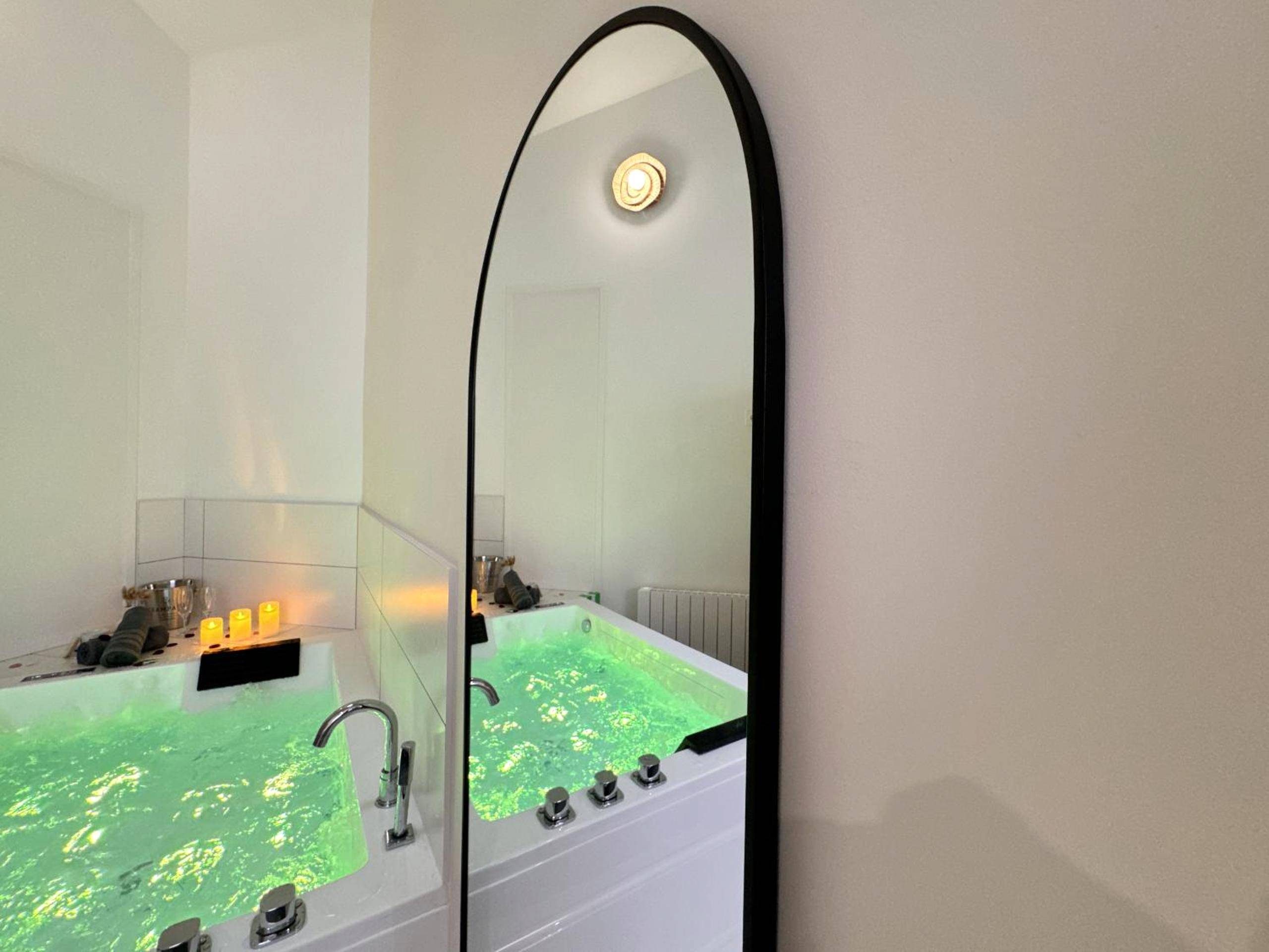 Photo du logement - Mon spa privé - Balnéo & Sauna - Le Mans insolite