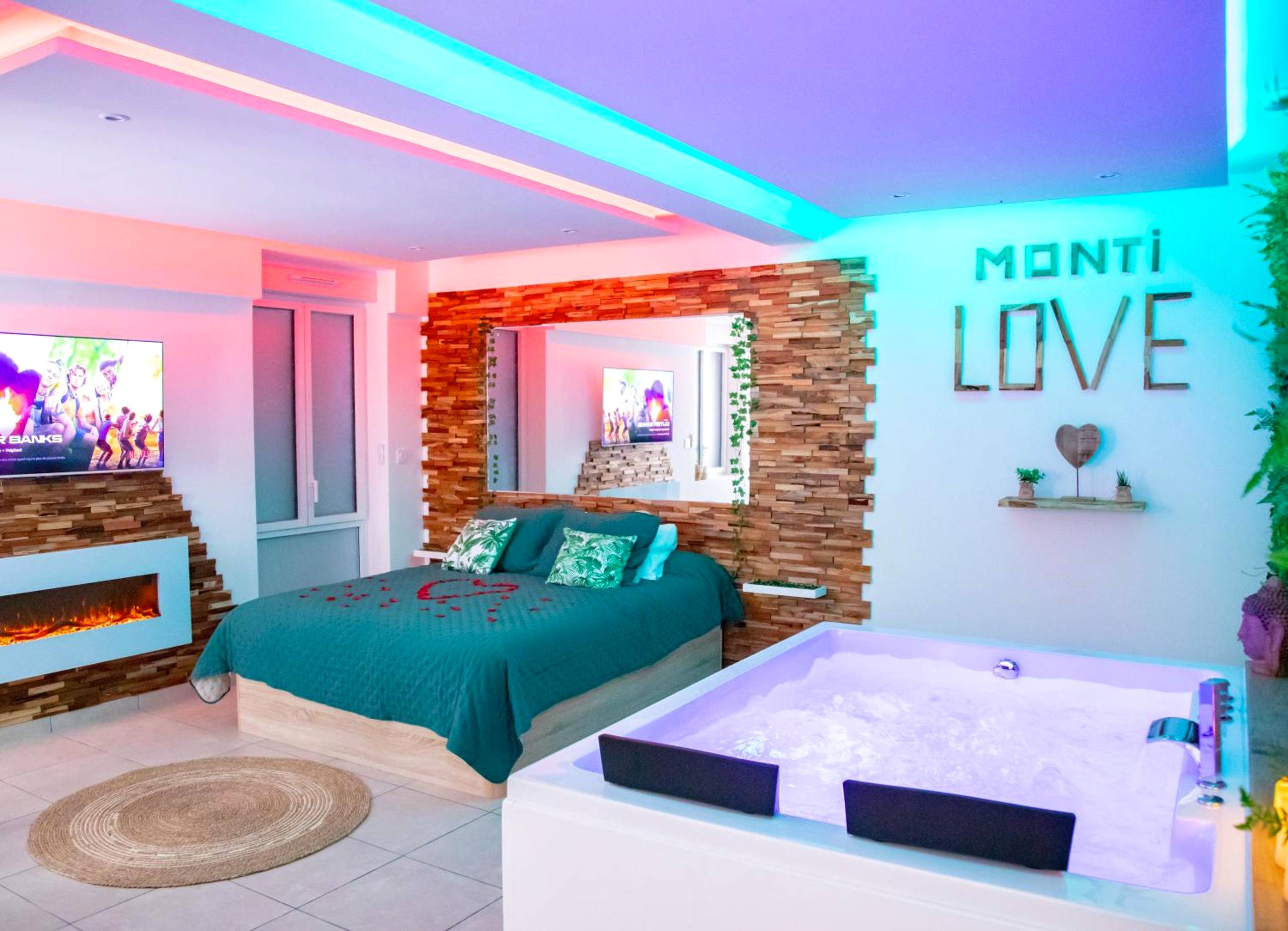 Suite avec jacuzzi et lit aux pétales de rose - Love Room Montivilliers - Monti - love