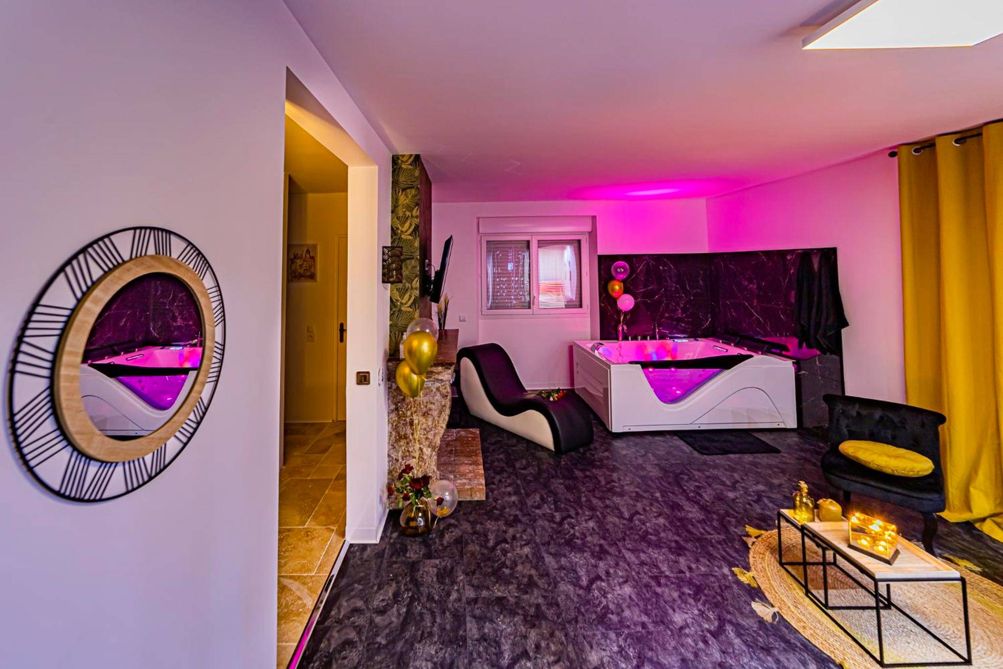 Jacuzzi privatif et fauteuil tantrique - superbe appartement de charme moulin de Baverans .