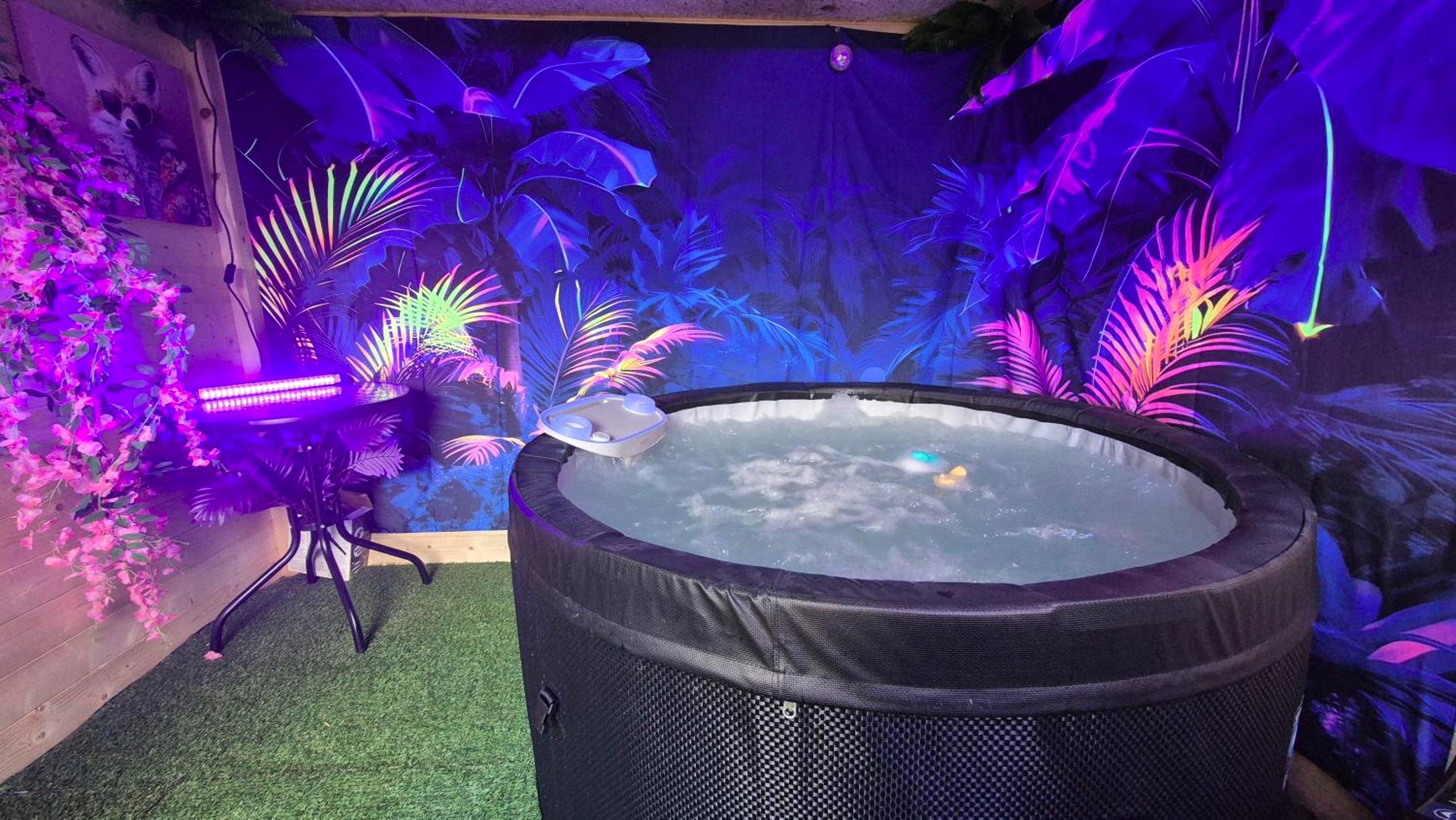 Photo du logement - LoveRoom le moutik du bord de mer avec SPA et sauna parking gratuit