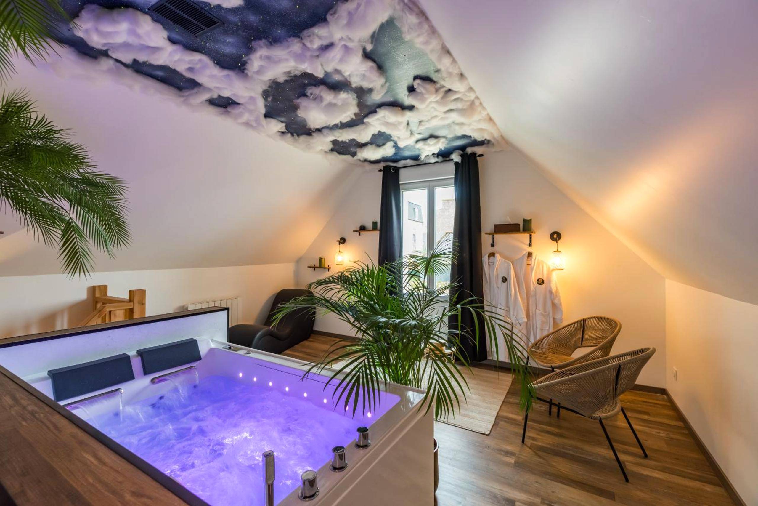 Jacuzzi privatif et fauteuil de relaxation - Mowgli Gite Jungle