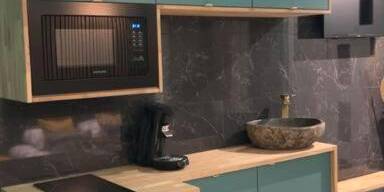 Kitchenette équipée aux tons vert d'eau - Murano Gold Gîte avec SPA & SAUNA Privatif