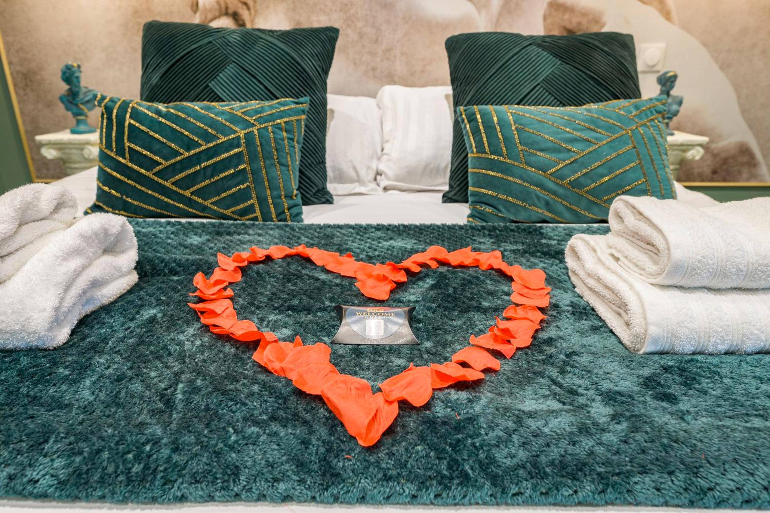 Photo du logement - Le Musée d’Aphrodite / JACUZZI - Montgeron