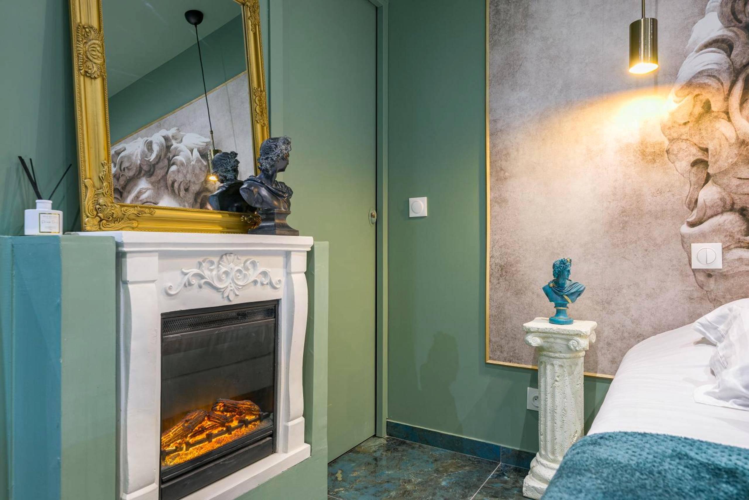 Photo du logement - Le Musée d’Aphrodite / JACUZZI - Montgeron