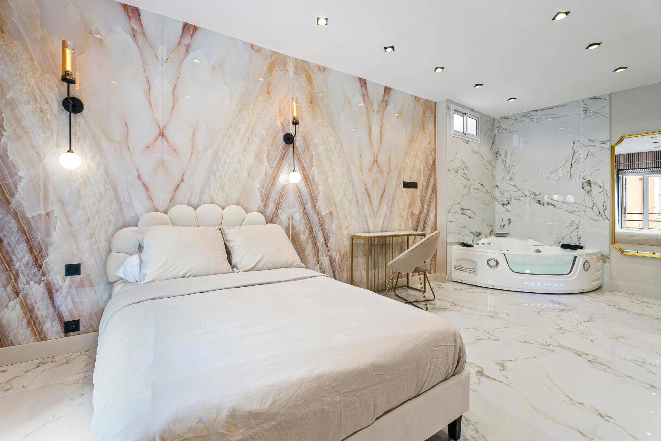 Photo du logement - Nice Renting - 8FRANCE - Luxury & Comfort Love Room Suite Jacuzzi Massena