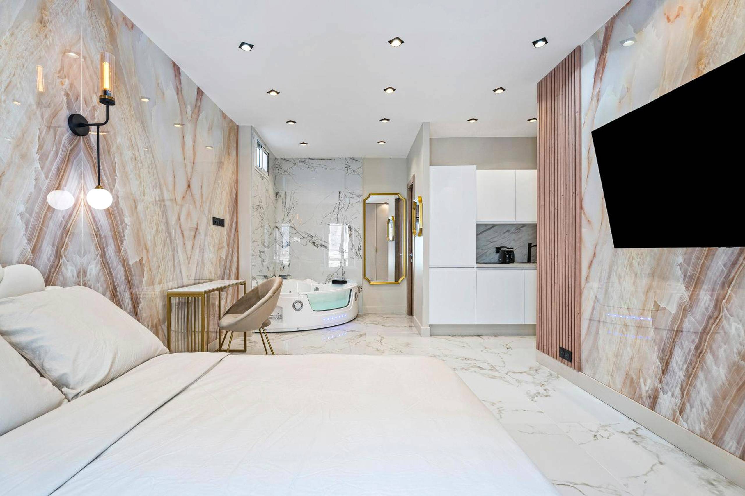 Photo du logement - Nice Renting - 8FRANCE - Luxury & Comfort Love Room Suite Jacuzzi Massena