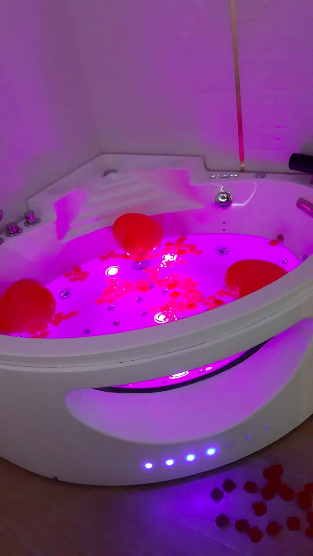 Autre vue interieure - Nid d'amour baignoire/jacuzzi - Nice