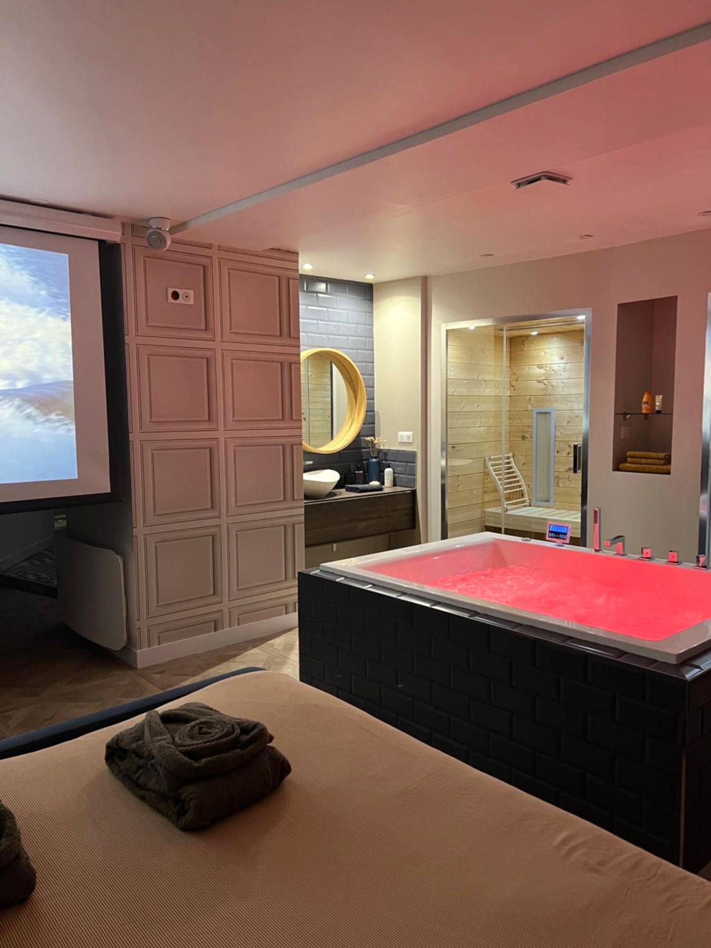 Photo du logement - Appartement avec Jacuzzi Sauna & Home Cinéma - Nid d'Angers