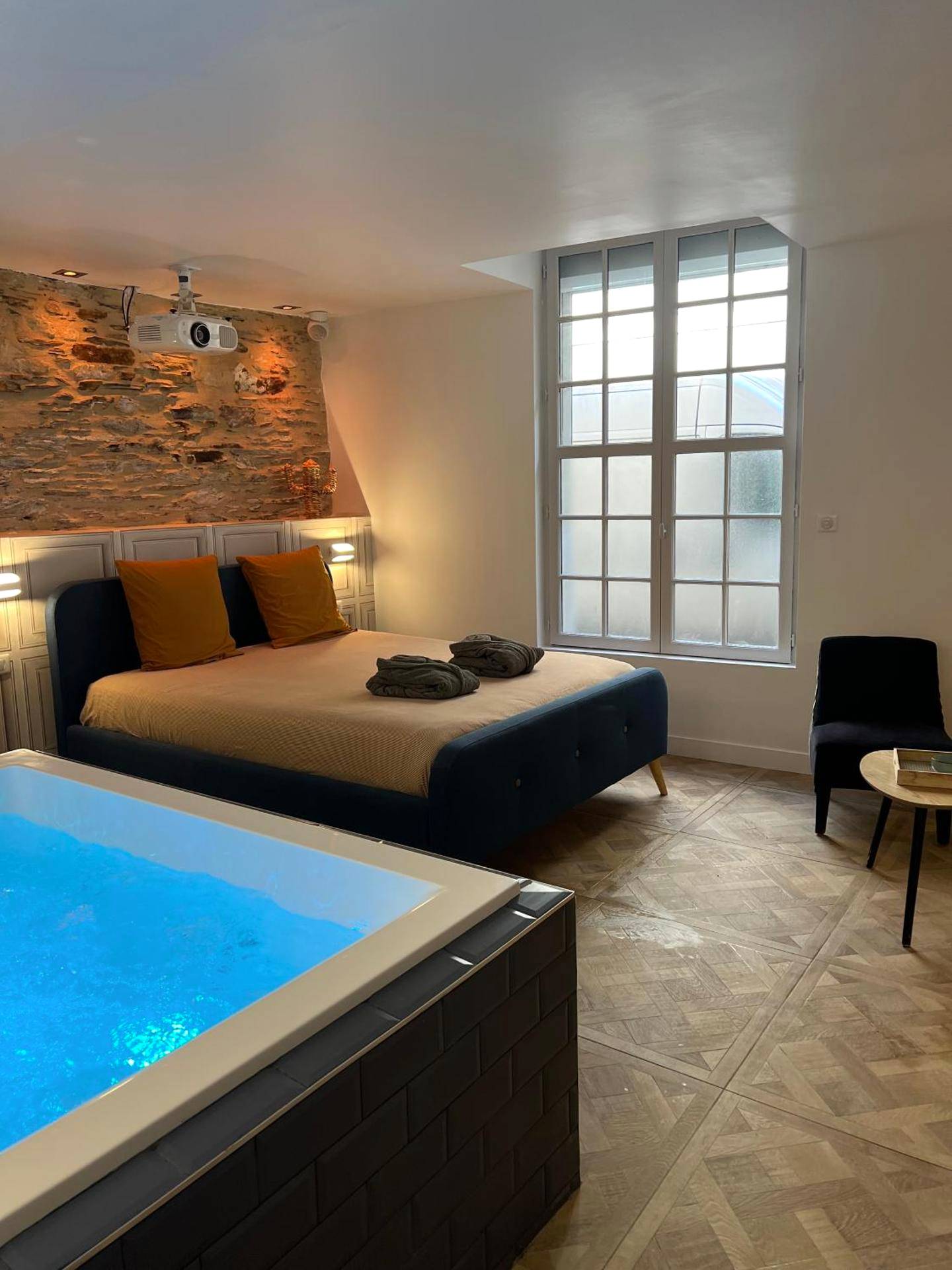 Photo du logement - Appartement avec Jacuzzi Sauna & Home Cinéma - Nid d'Angers - Angers