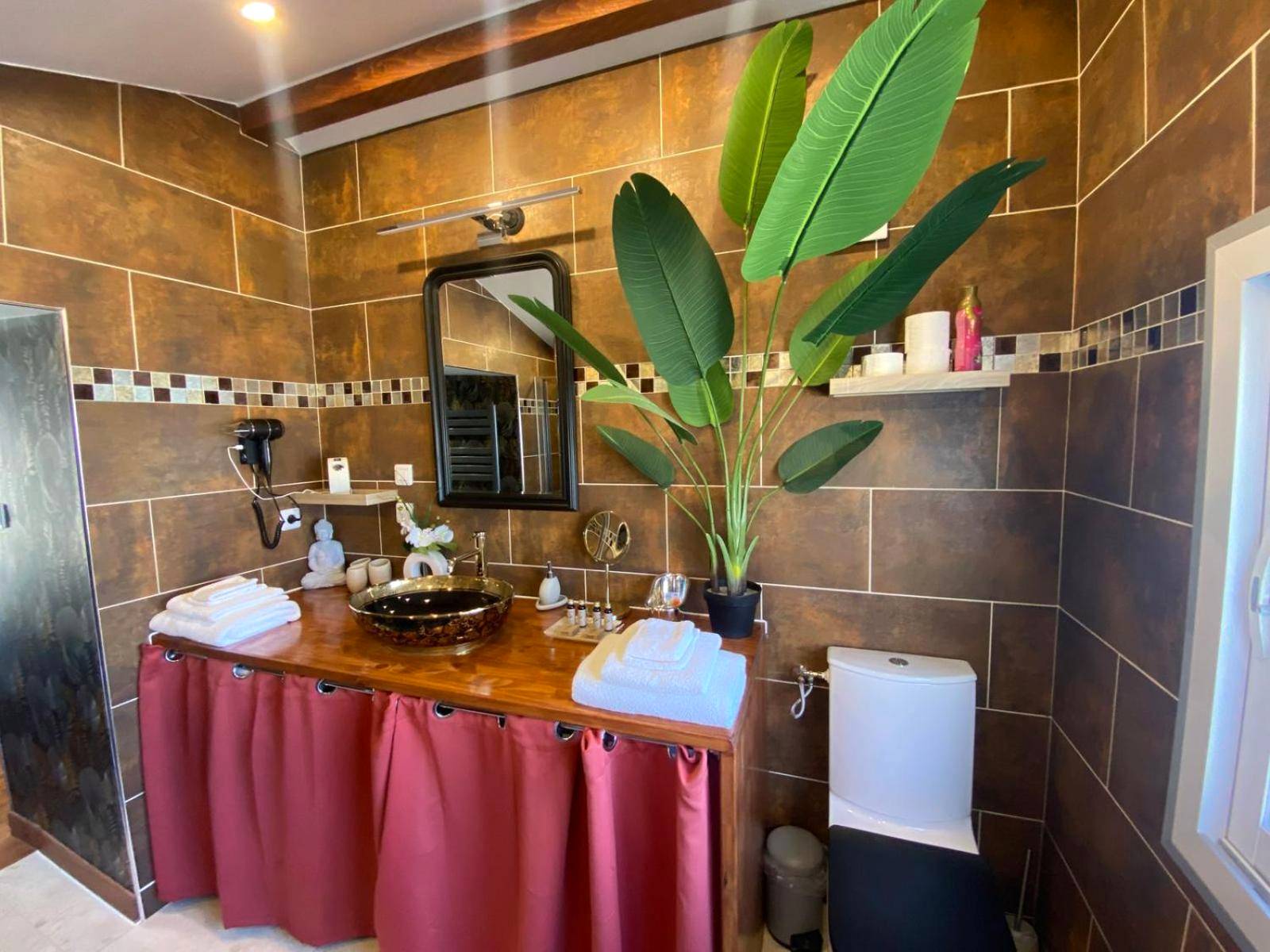 Autre vue interieure - Nid du merle avec sauna et jacuzzi privatif - Septfonds