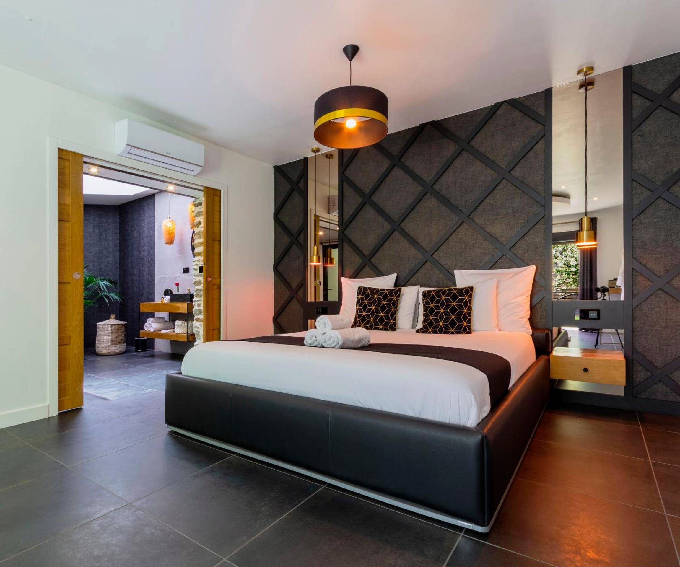 Photo du logement - Nuit confort avec Balnéo XXL privative et Climatisation