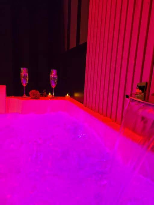 Photo du logement - Nuit d'évasion love room avec baignoire balnéothérapie