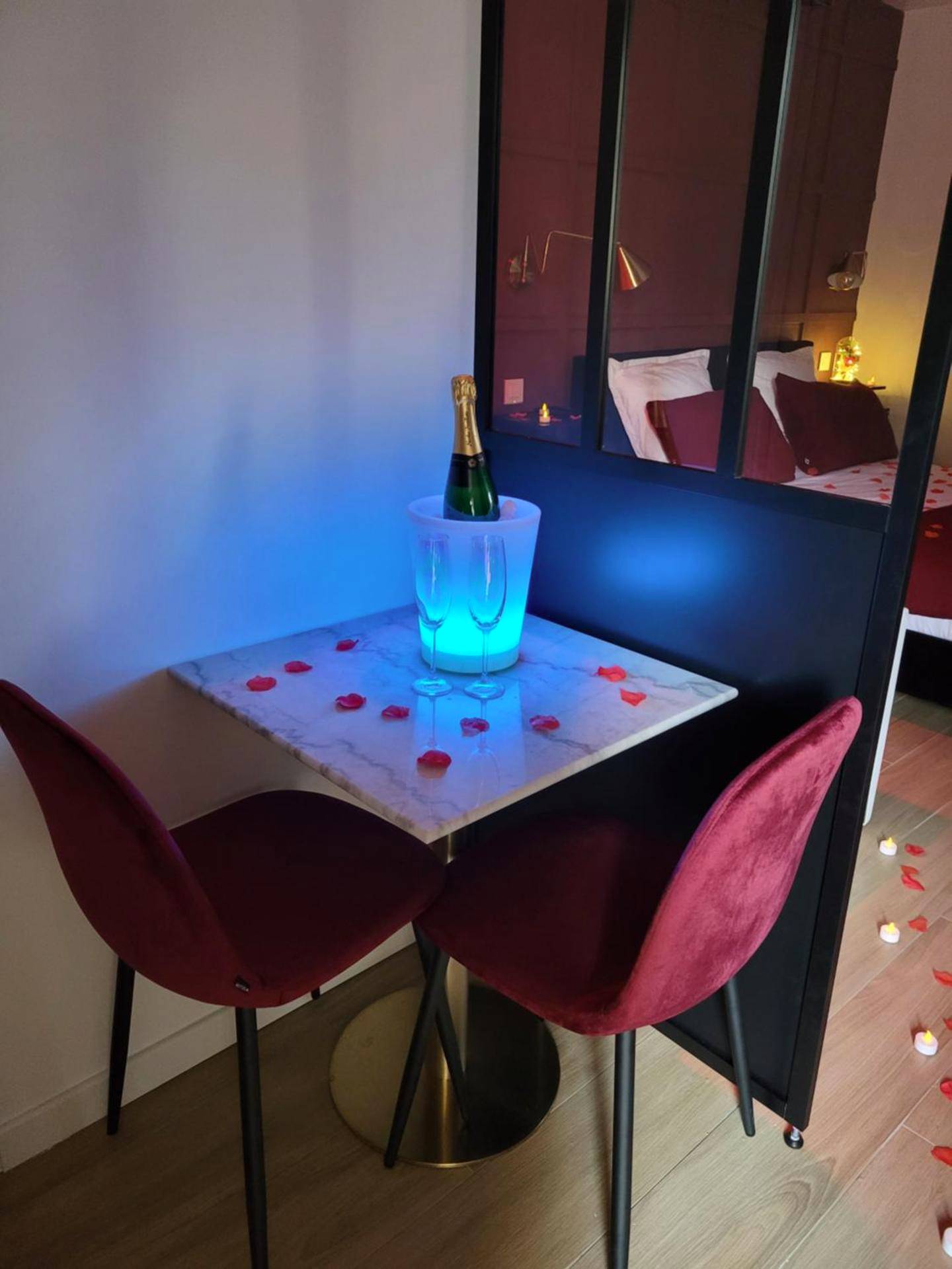 Photo du logement - Nuit d'évasion love room avec baignoire balnéothérapie
